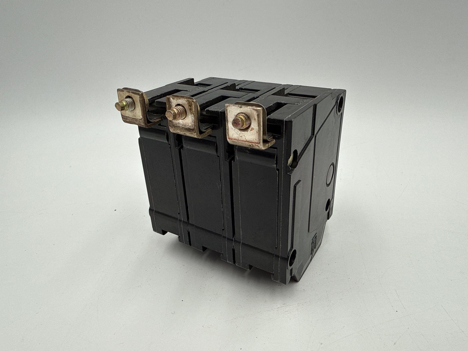 GE THQB32030 Circuit Breaker 30A 3P 240V THQL Bolt On 30 Amp 3 Pole Used