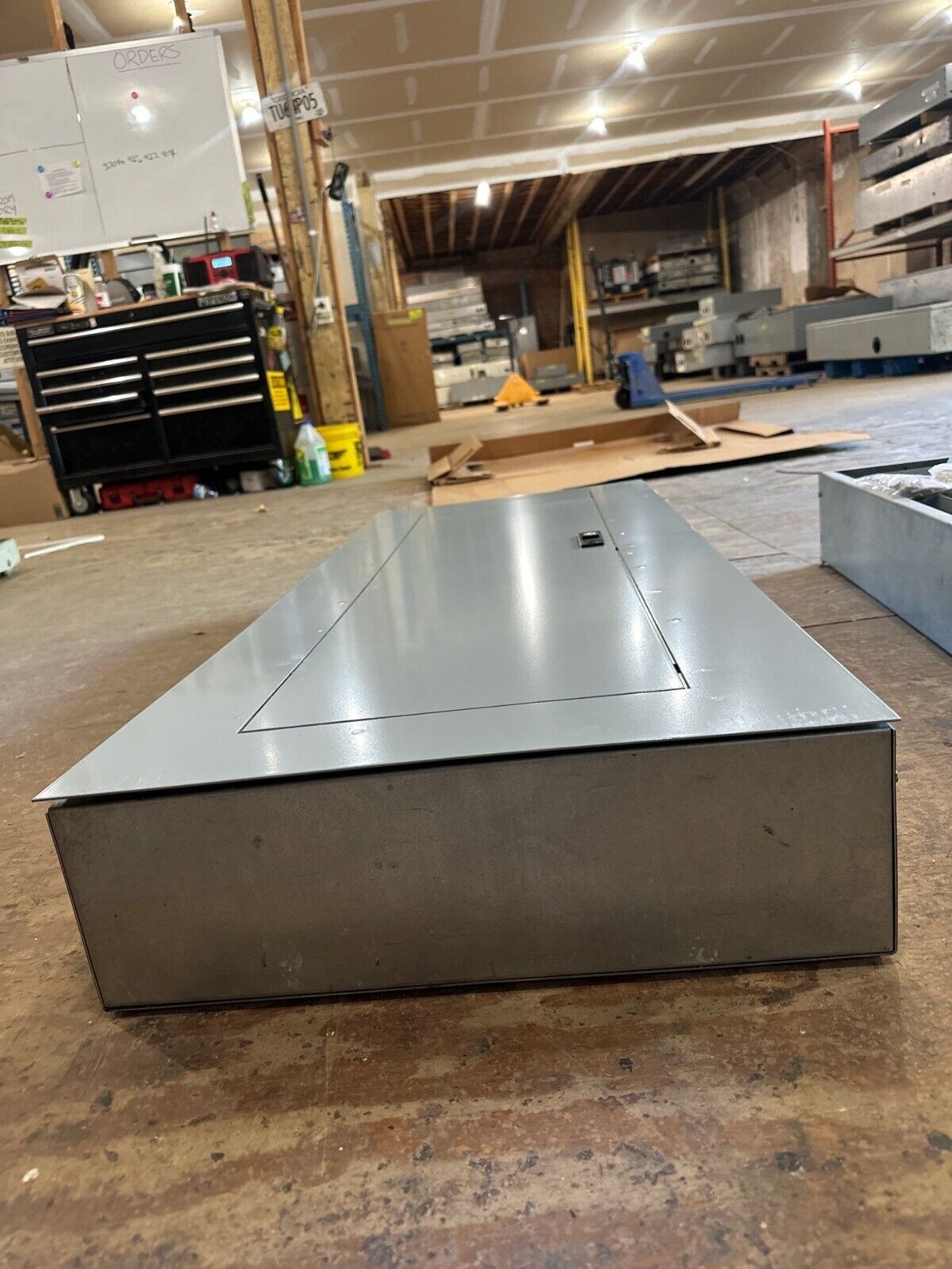 GE AEF3124KB Panelboard 400A 480Y/277V 3PH 4W 18 Circuit Indoor Encl MCB 400 Amp P548 Used