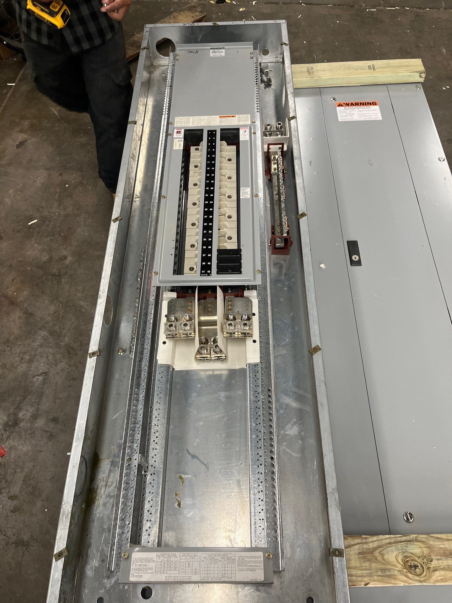 Cutler Hammer PRL2A Panelboard 400A 480/277VV 3PH 4W 42Cir MLO 400 Amp Panel P589 Used