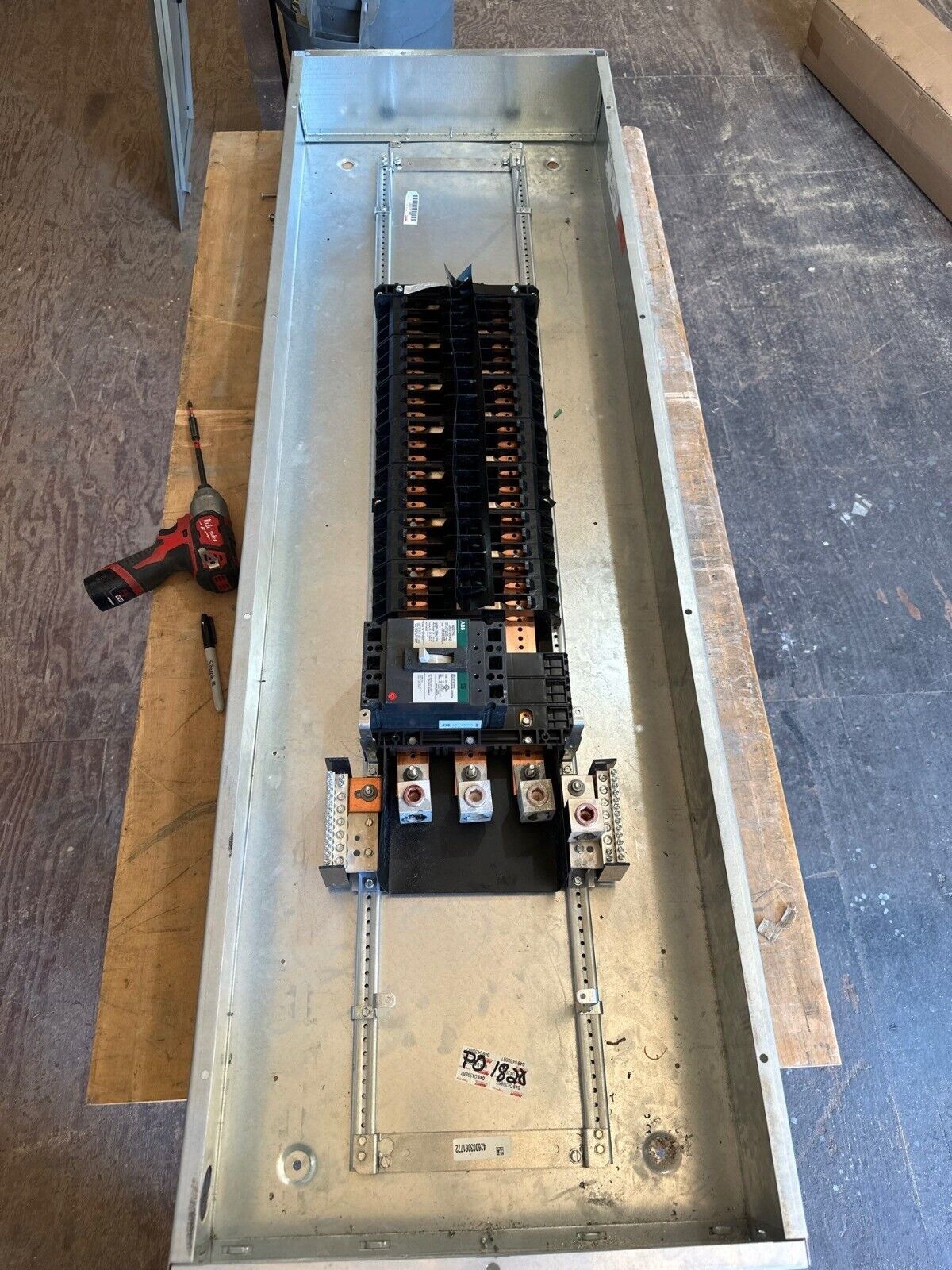 GE AEF3424MBX Panelboard 400A 480/277V 3PH 4W 42 Circuit Indoor Encl AB64B MCB P517 Used