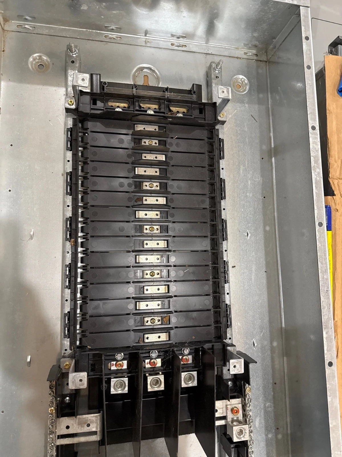 Square D NF430L2C Panelboard 250A 600/347V 3PH 4W NF MLO Panel 250 Amp 30 Cir New