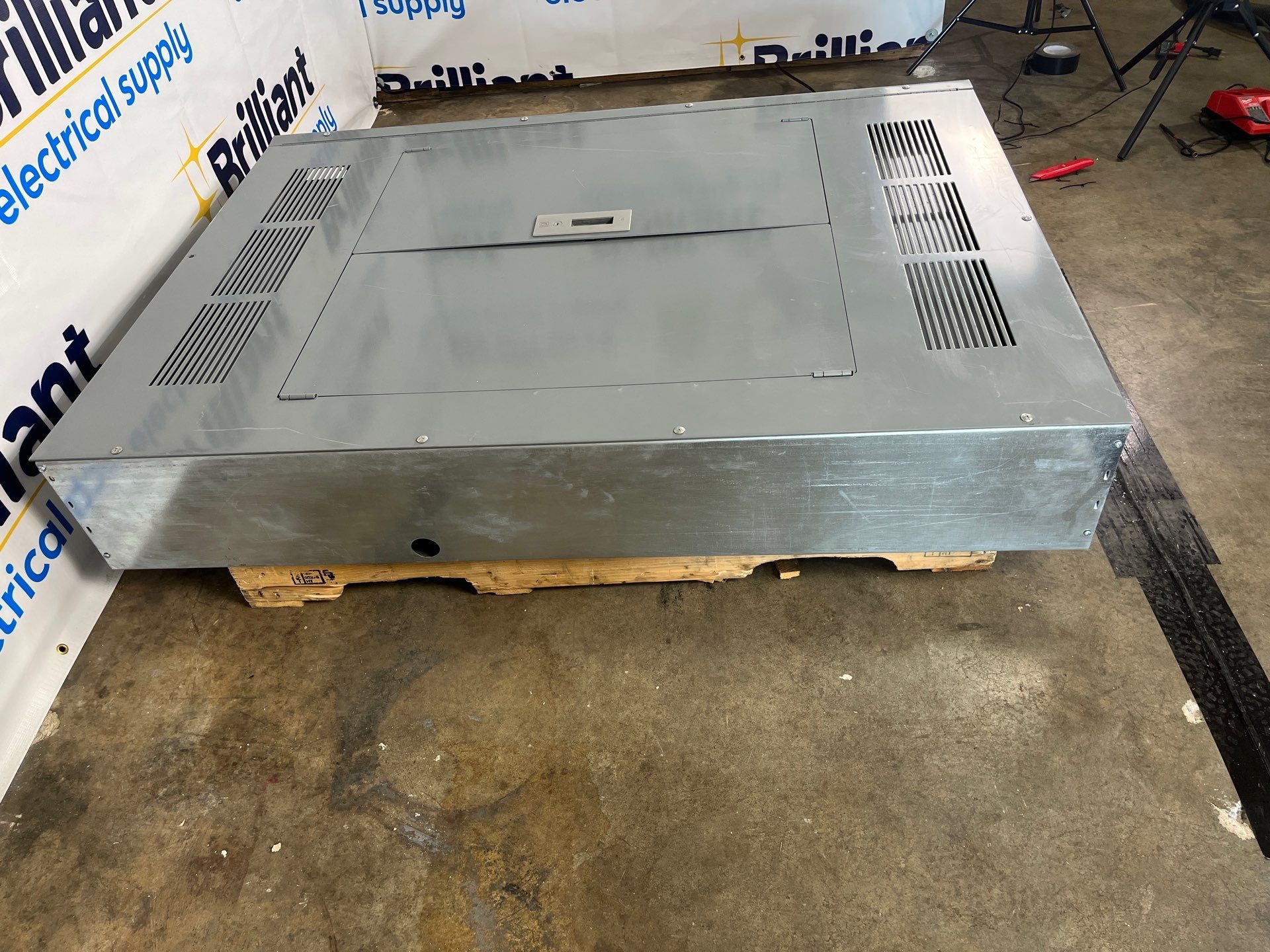 Square D HCP I-Line Panelboard 1200A 480/277V 3PH 4W 30Cir MLO Indoor Encl HC4259DB Used