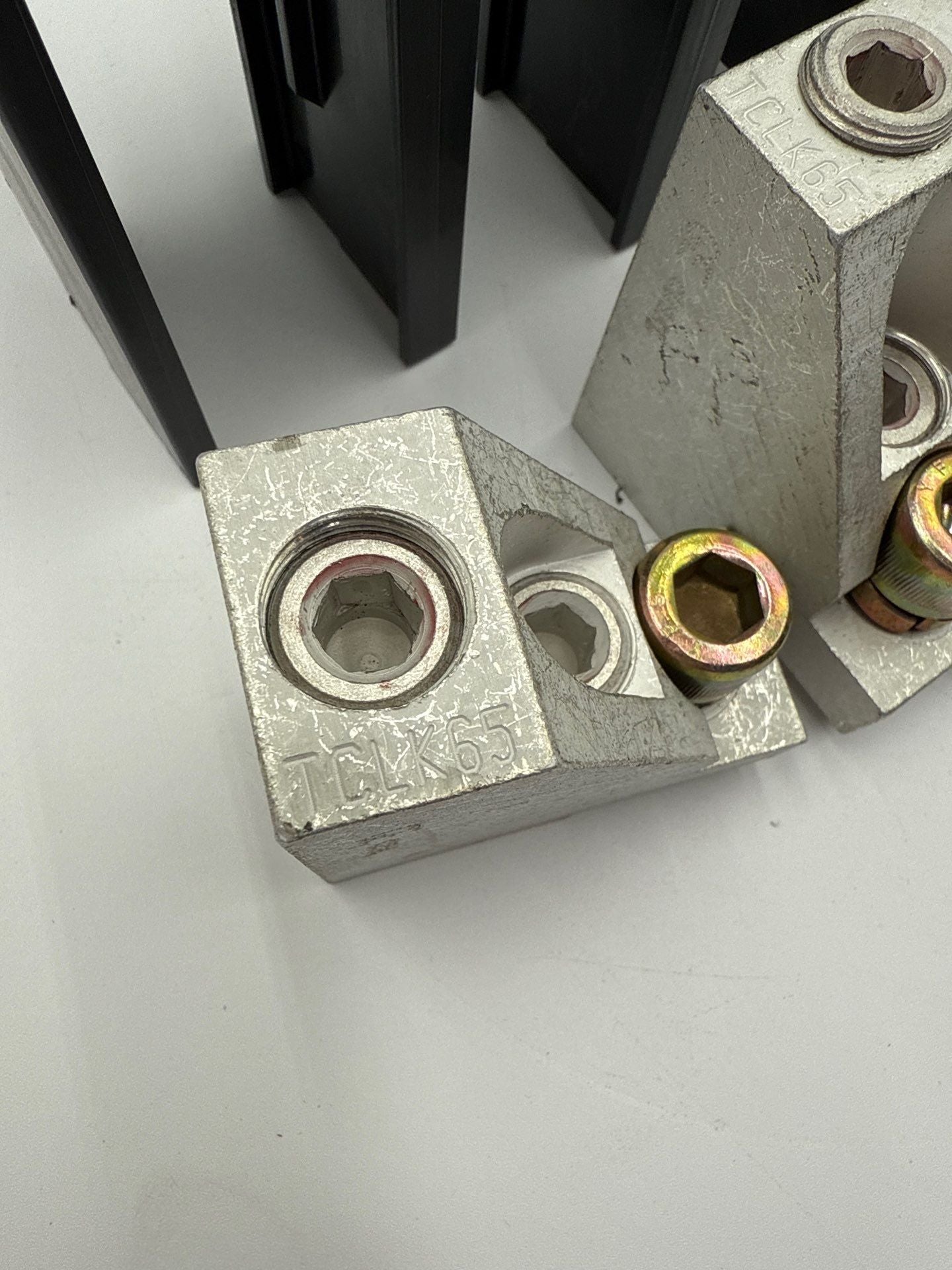 GE TCLK365 Circuit Breaker Lug Kit 600A For 3P 2 Barrel 500MCM Used