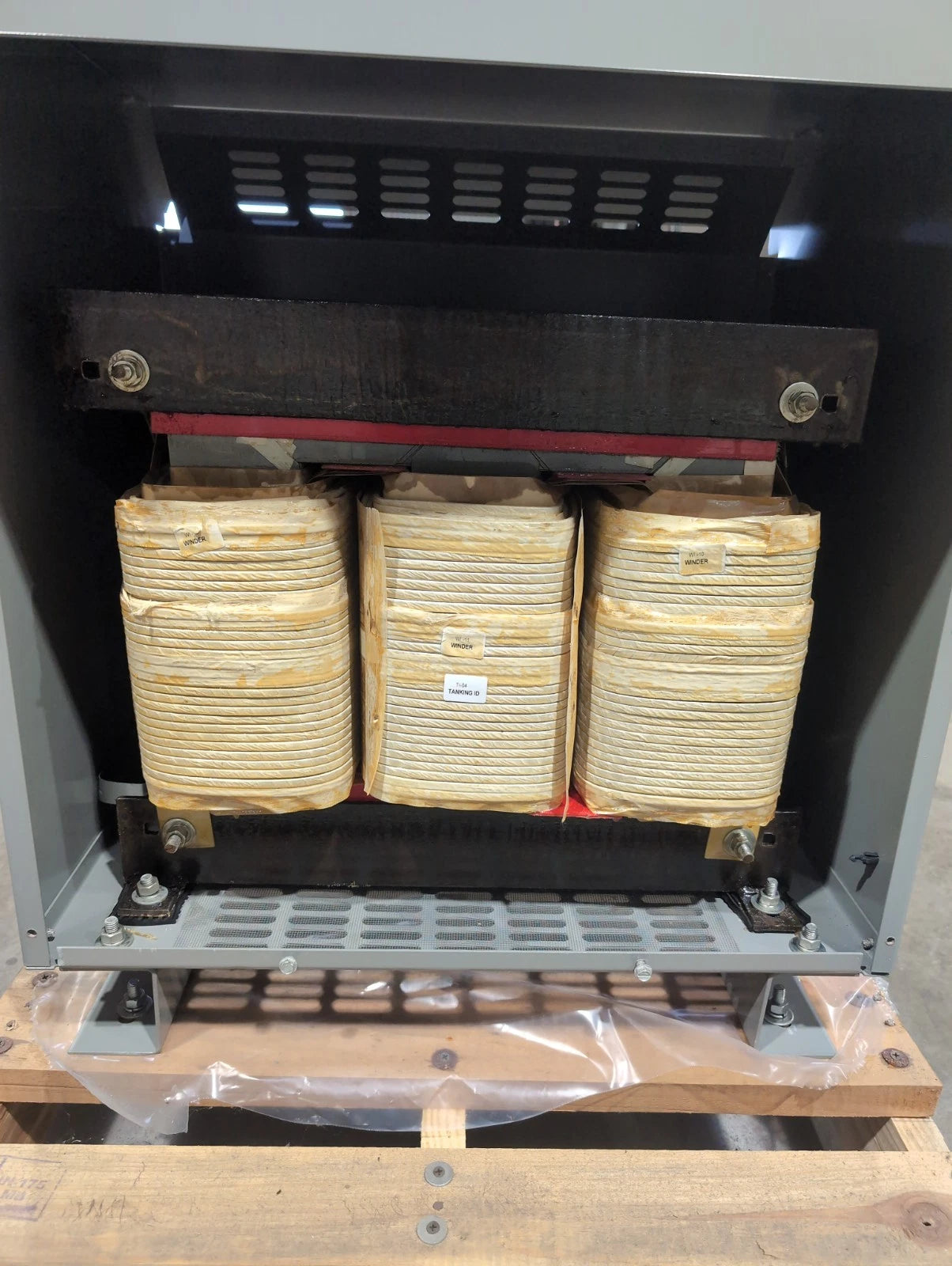 45KVA Siemens 3F3Y045D16 Transformer 3PH Pri 480V Sec 208/120V Outdoor 3R Encl New