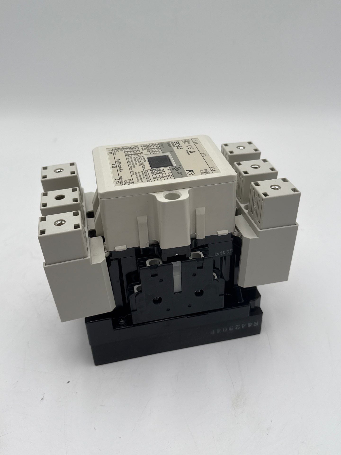 Fuji SC-E5 Contactor 105A 3P 600V Coil 460-575V 2NO 2NC New