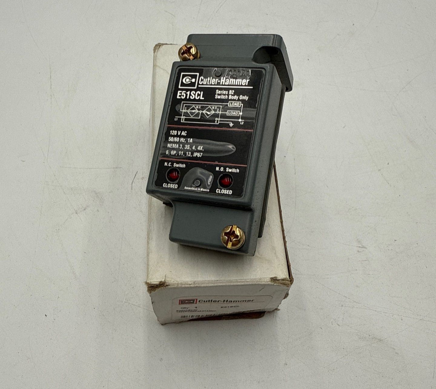 Cutler Hammer E51SCL Switch Body 120VAC 3 Wire Series B2 New