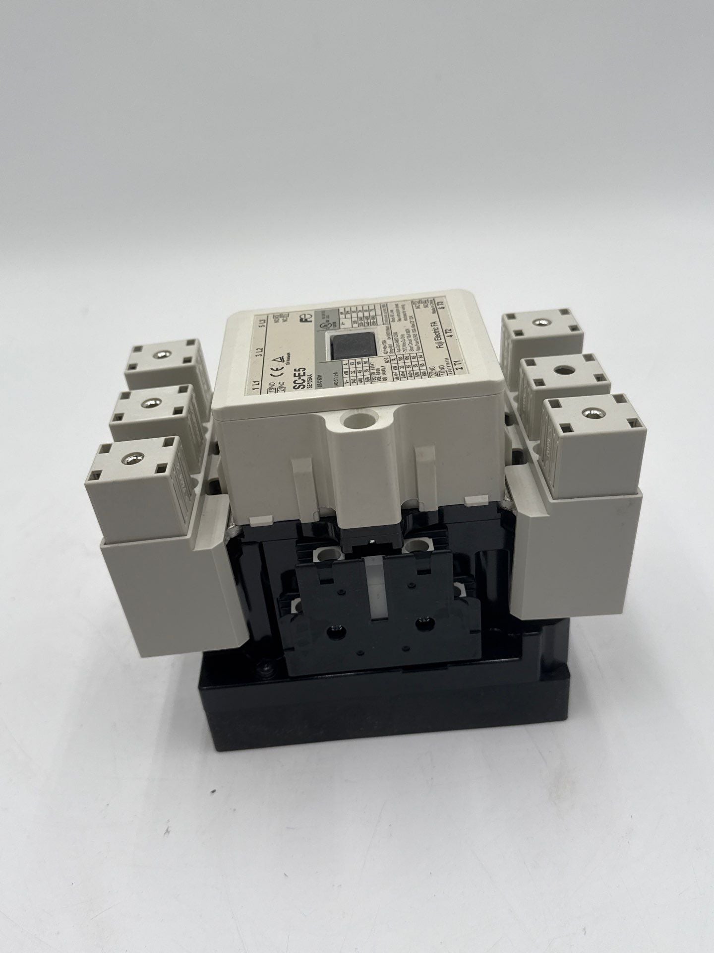 Fuji SC-E5 Contactor 105A 3P 600V Coil 460-575V 2NO 2NC New