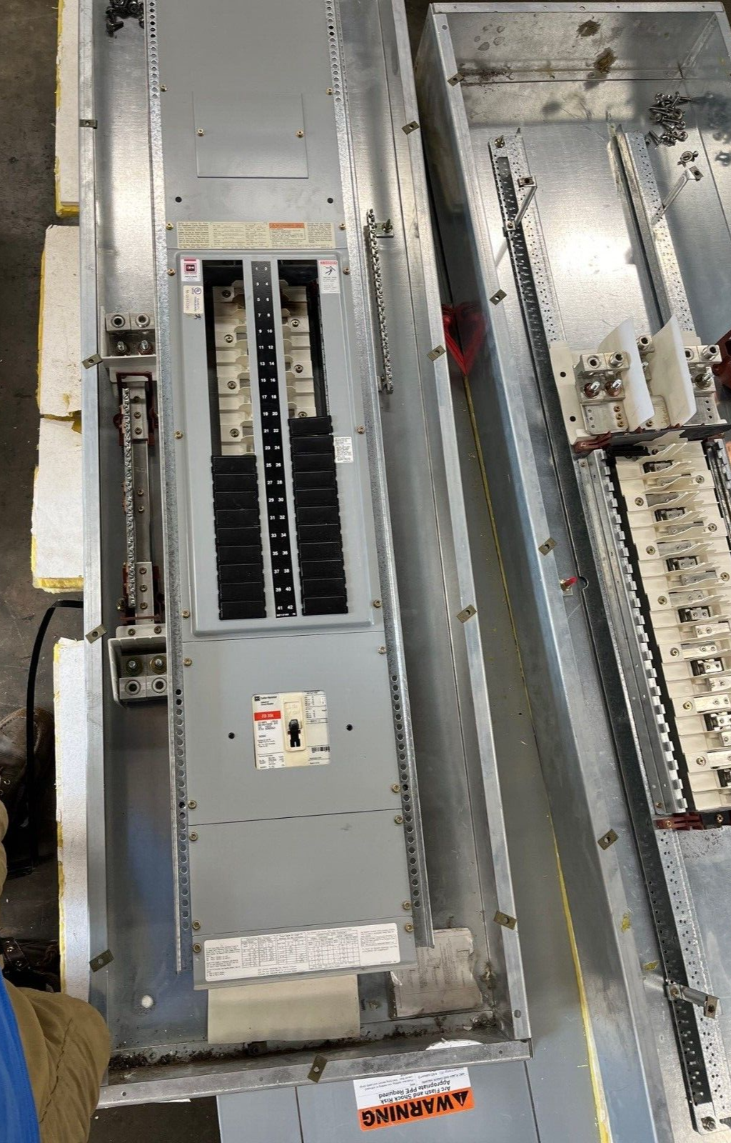 Cutler Hammer PRL2A Panelboard 400A 277/480V 3PH 4W Indoor Encl 42Cir FD3225 MLO P580 Used