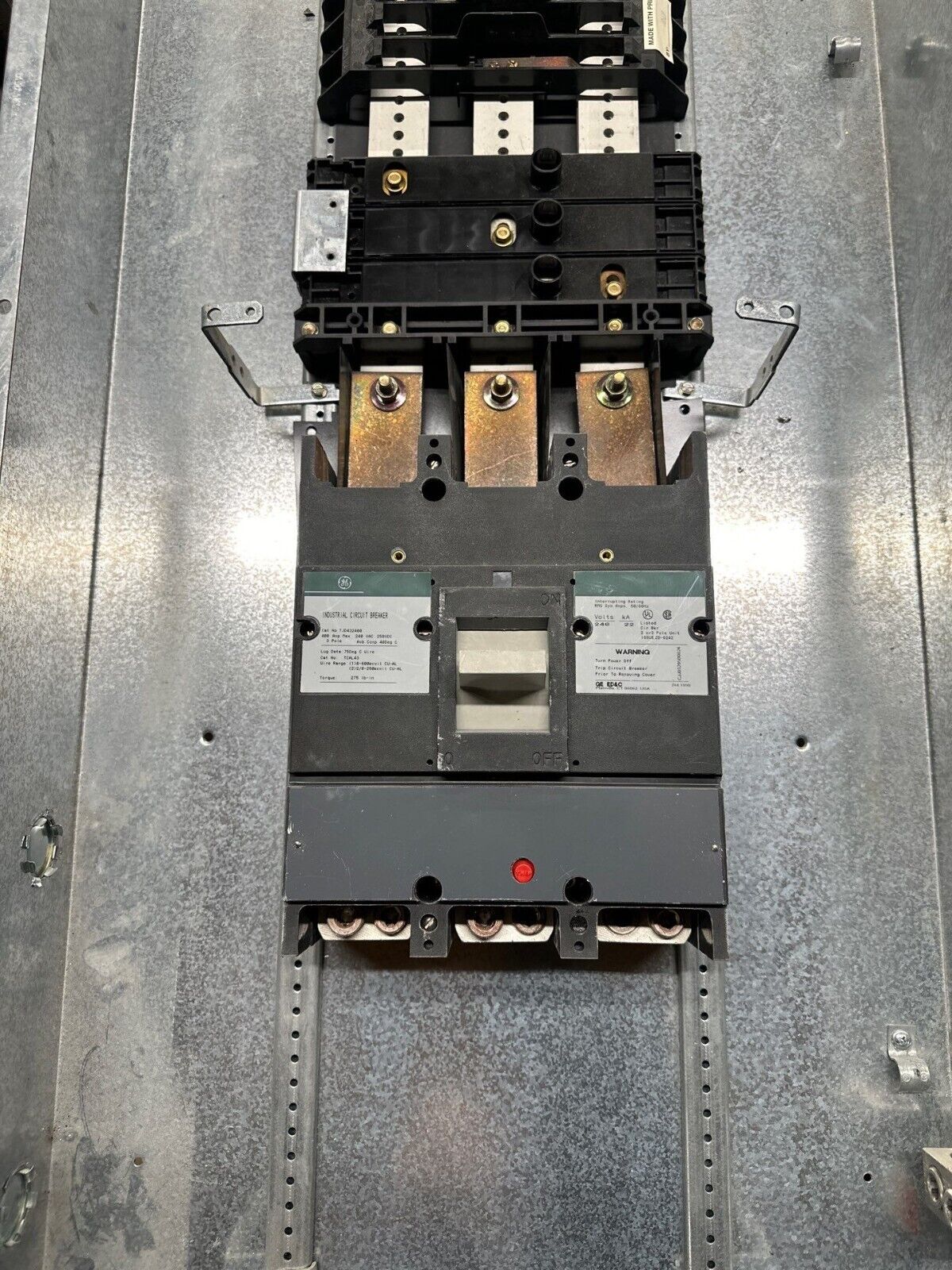 GE AQF3424CBX Panelboard 400A 208Y/120V 3PH 4W MCB Indoor Encl 42 Circuit 400Amp P312 Used