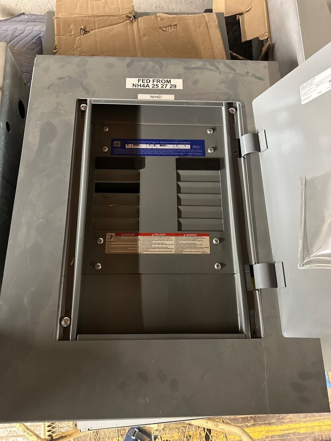 Square D NF412L1C NF Panelboard 125A 600V 3PH 4W 12 Circuit MLO 125 Amp Main Lug P504 Used