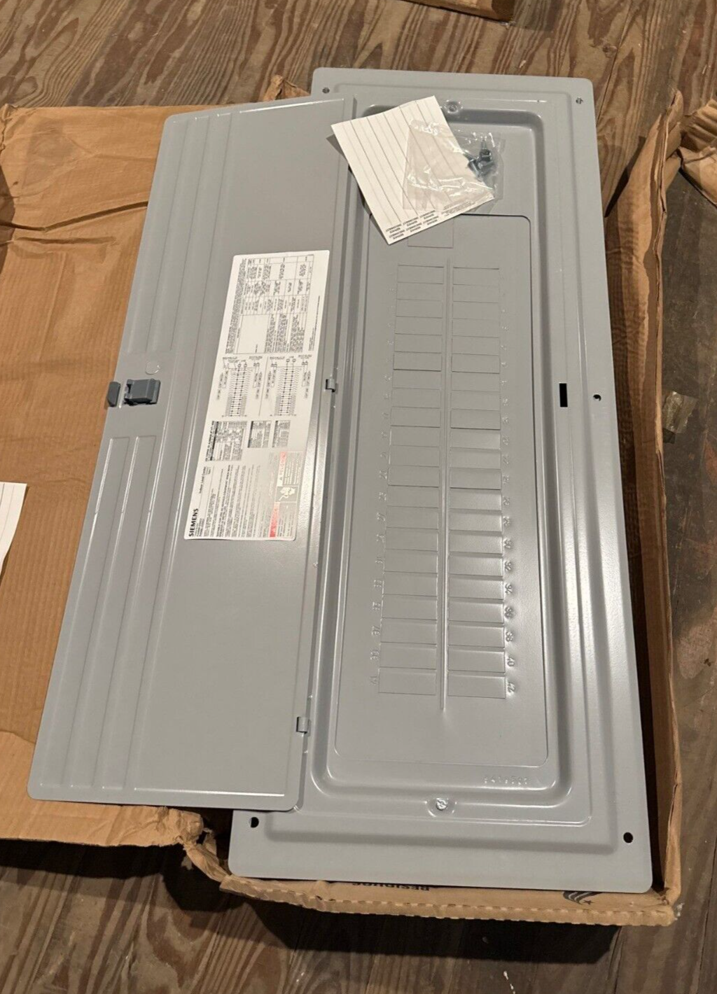 Siemens P4260L1225CU Main Lug Load Center 225A 120/240V 1PH 3W 42 Space NOS P660-NS New