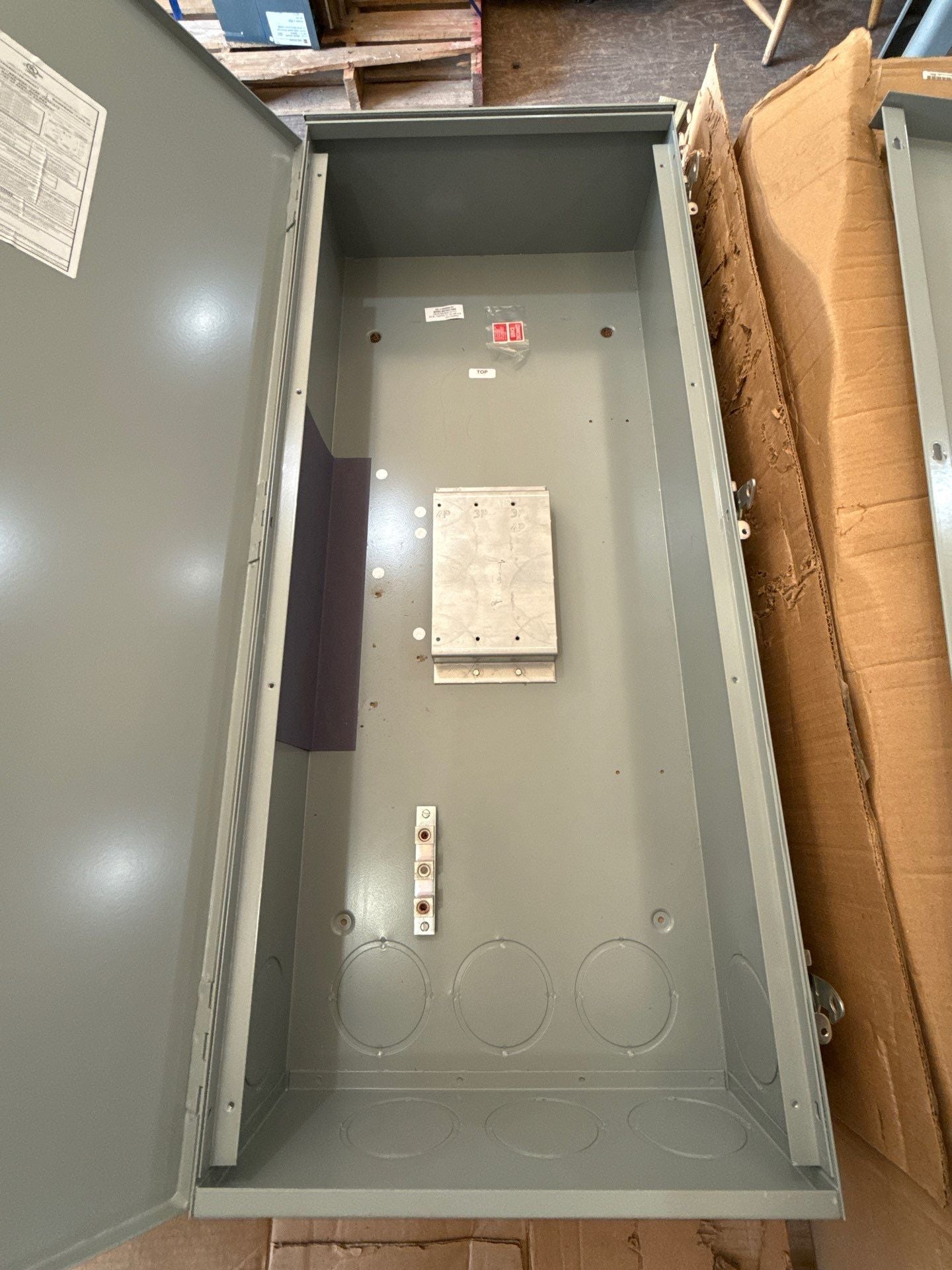 ABB XT5ENCL600R Circuit Breaker Enclosure 600A 600V Type 3R Rainproof New