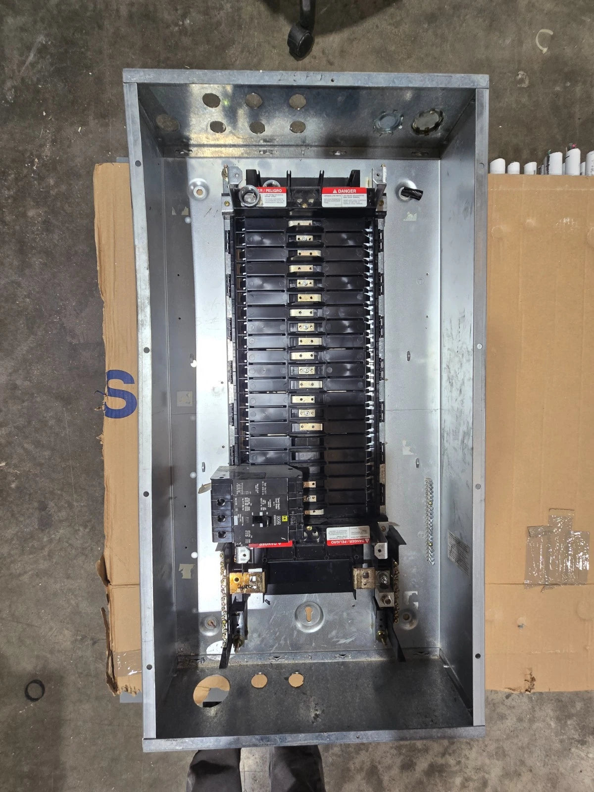 Square D NF Panelboard 125A 600/347V 3PH 4W 30 Cir MCB 100 Amp Panel EDB34100SA Used