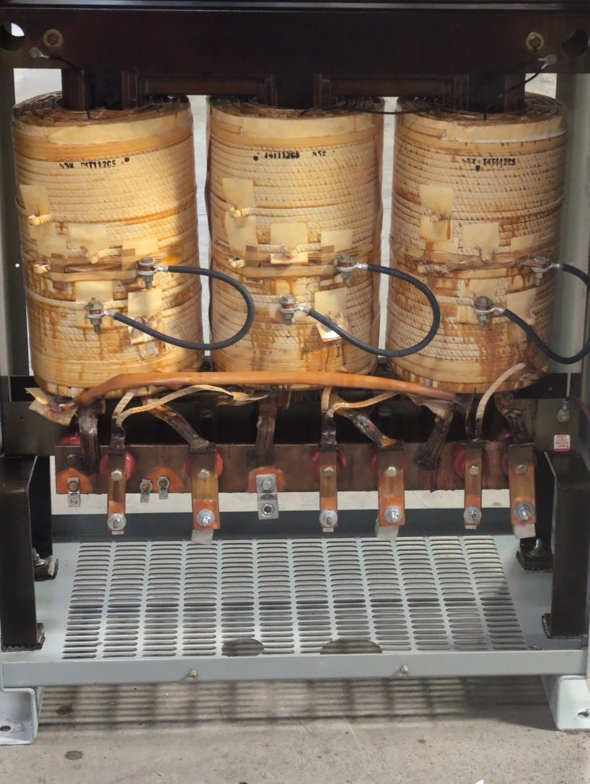 112.5KVA GE 9T23Q9565G03A Transformer Pri 480V Sec 208/120V 3PH Indoor Encl Used