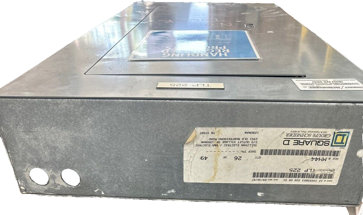 Square D NF Panelboard 250A 600/347V 3PH 4W 42 Circuit Box MH44 250 Amp 240V P402 Used