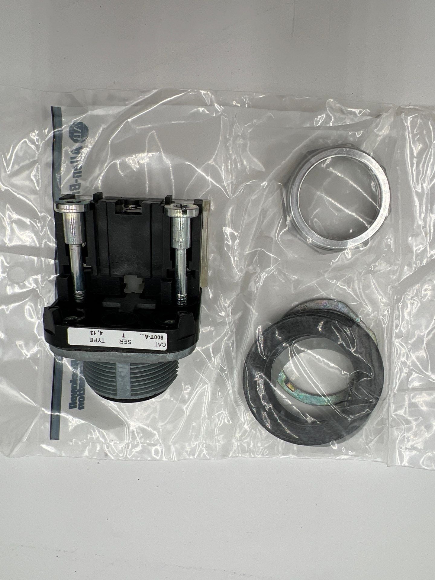 Allen-Bradley 800T-A2D1 New