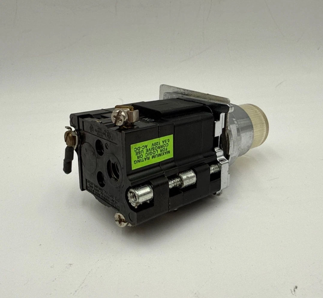 Cutler Hammer 10250T Pushbutton Illuminated Contro Trip Reset 10250T476C25-1 Used