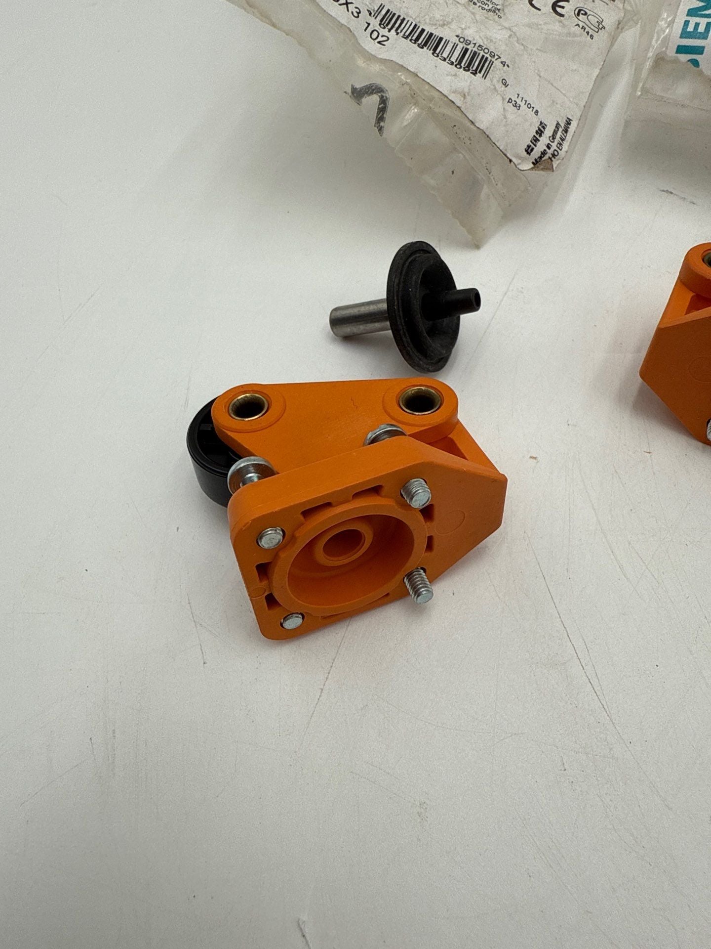 Siemens 3SX3 102 Roller Lever Actuator Pivot Arm Angle Roller Head New