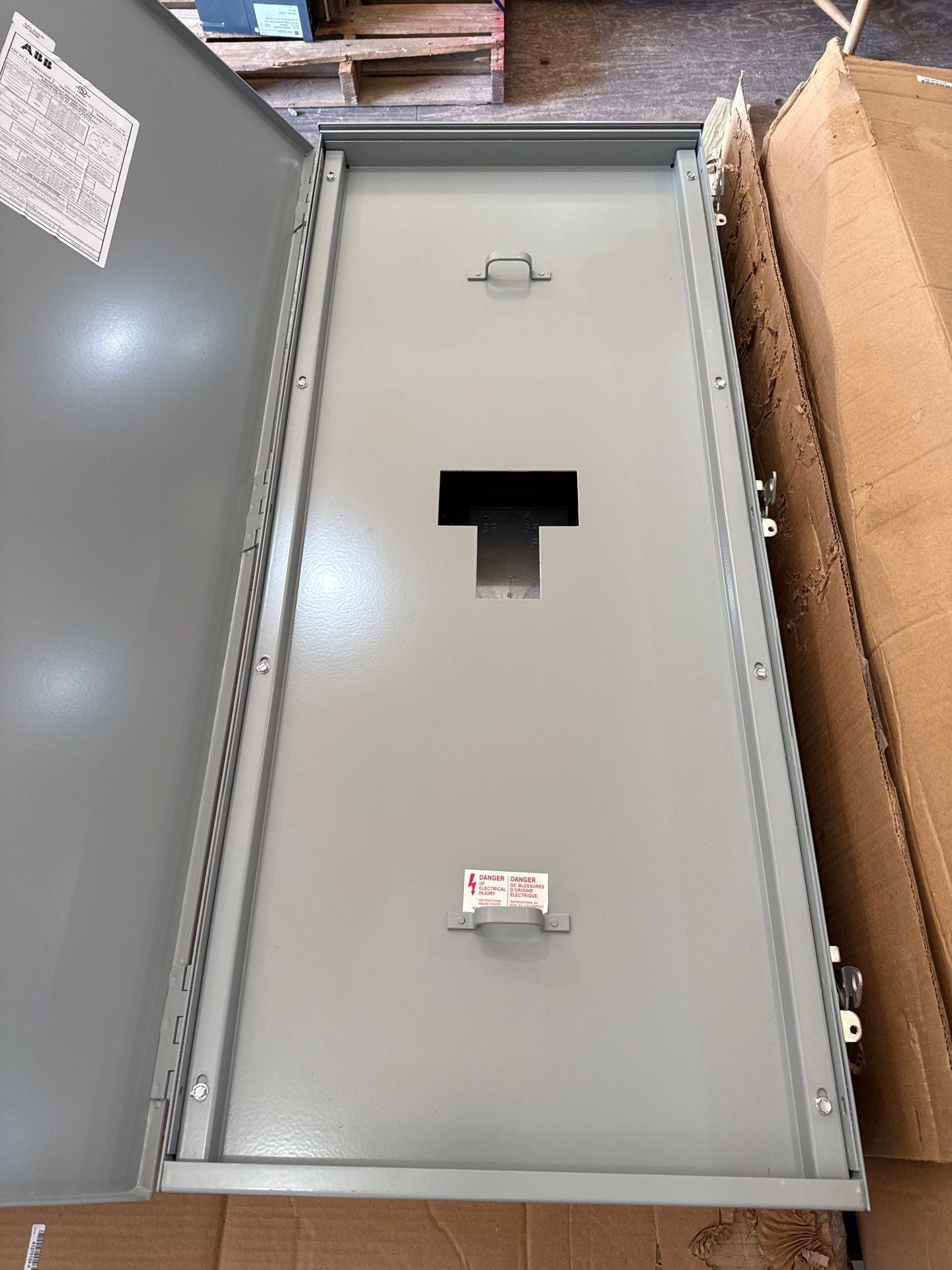 ABB XT5ENCL600R Circuit Breaker Enclosure 600A 600V Type 3R Rainproof New