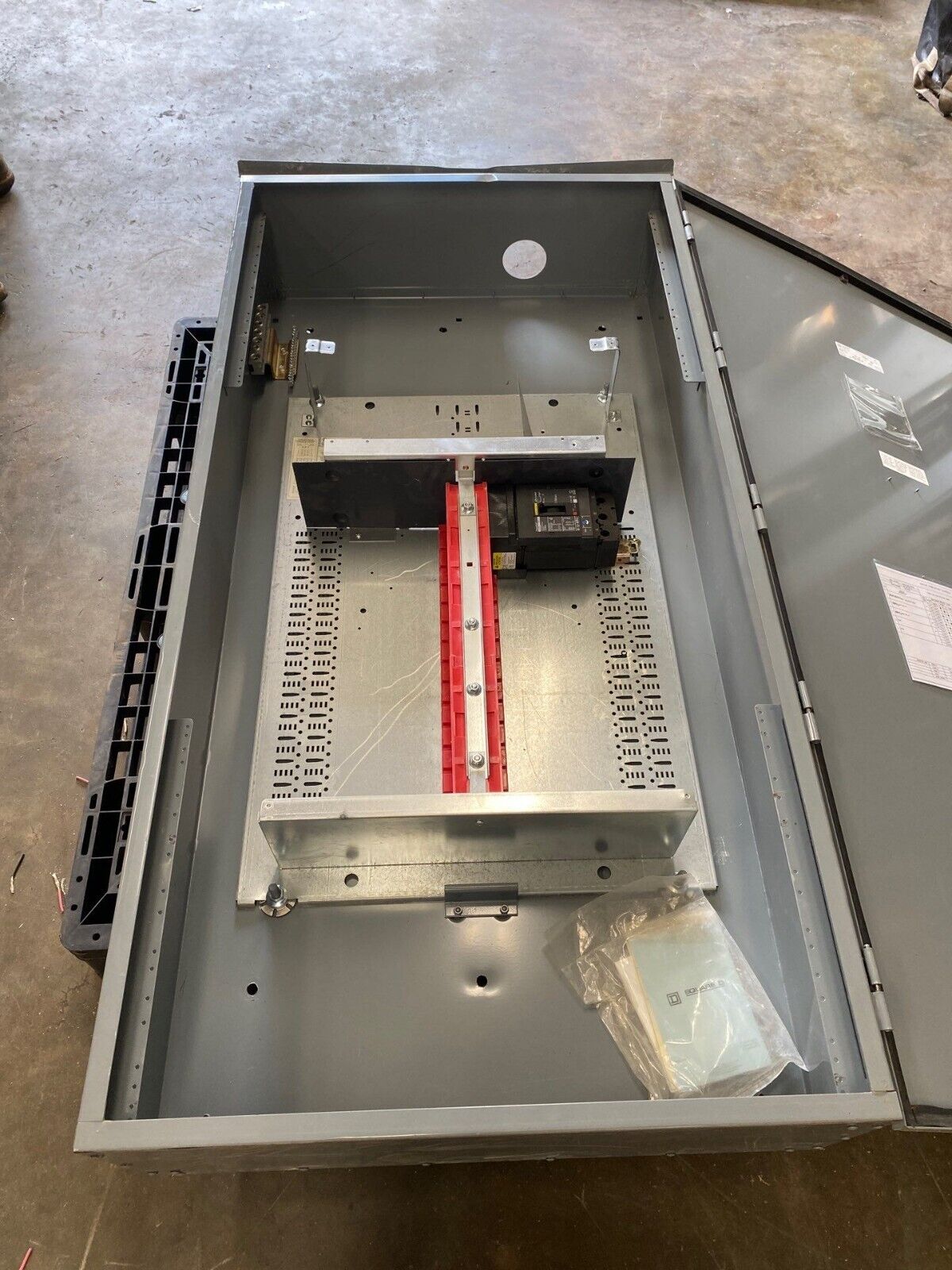 Square D I-Line Panelboard 225A 480V 3PH 3W 3R Outdoor Encl 30 Cir MCB JLA36225 P557 Used