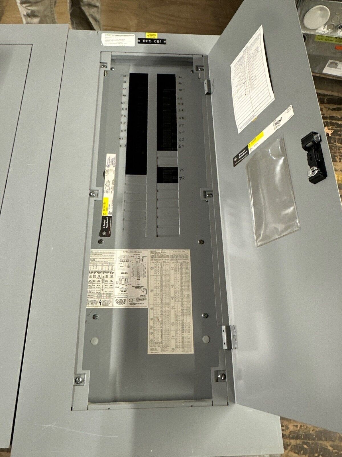 GE AQF3421MBX Panelboard 125A 208Y/120V 3PH 4W 42 CIR Indoor Encl MLO Main Lug P077 Used