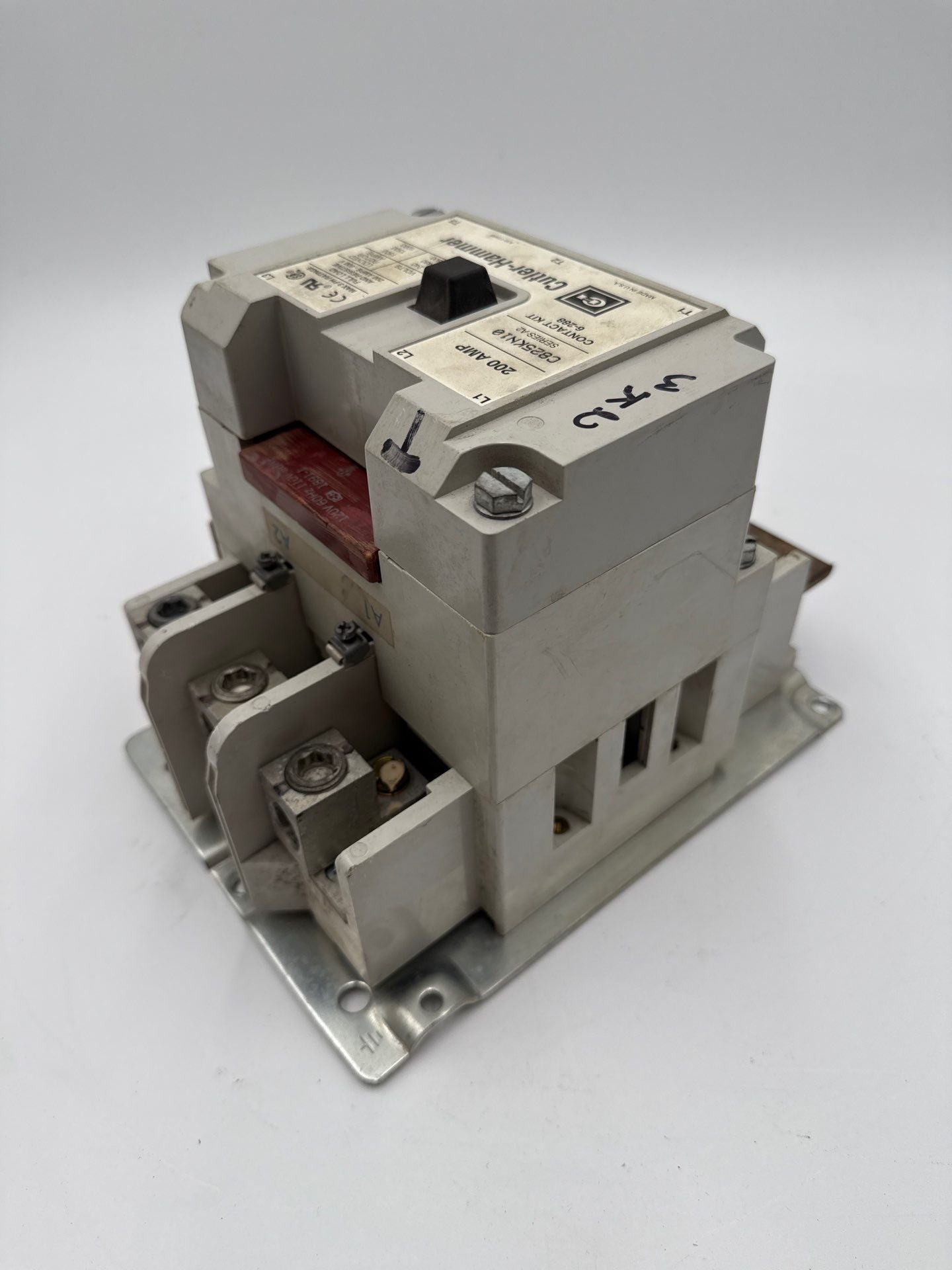 Cutler-Hammer C825KN10 Contactor 200A 3P 600V 3PH Ser A2 Coil 110/120V Used