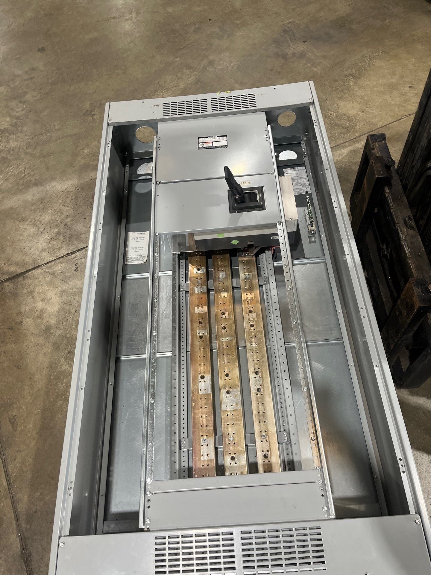 Siemens P5 Panelboard 1200A 208/120V 3PH 4W NNX3B100 1000 Amp MCB Panel Used