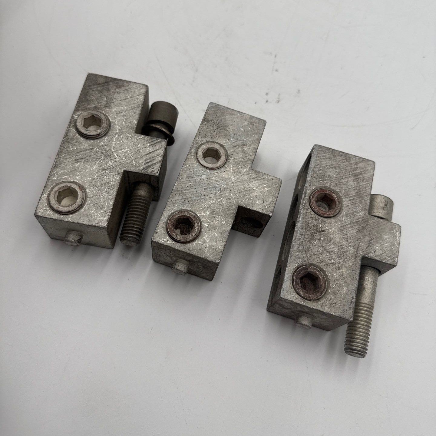 GE TCAL131 Lug Terminal 4 Barrel 250-500kcmil Al or 250-350kcmil CU 3PC Used