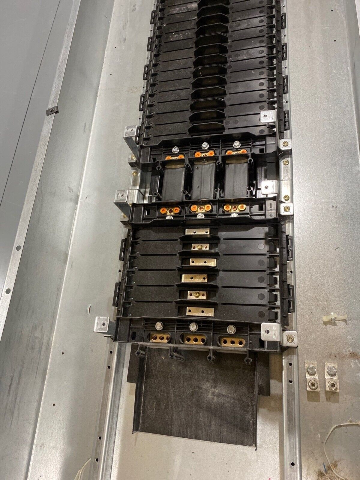 Square NF Panelboard 600A 480/277V 3PH 4W 66 Cir Indoor Encl MLO 600 Amp MH74BE P653 Used