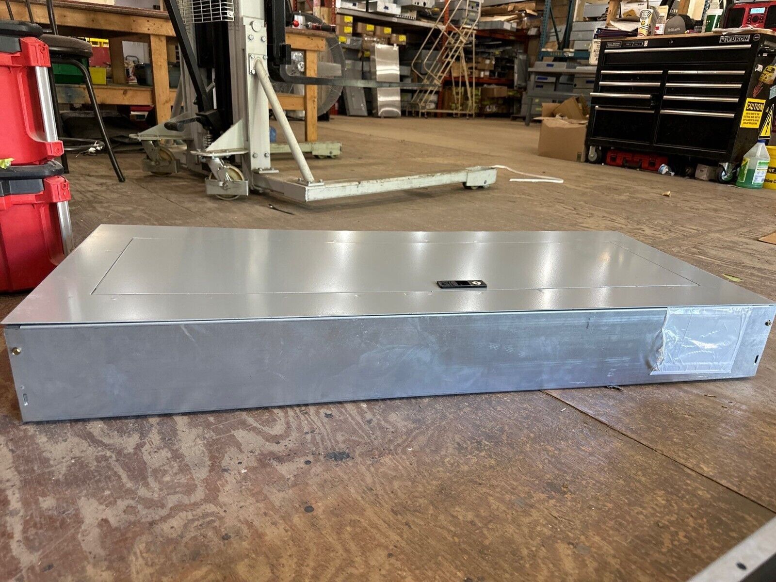 GE AEF3124KB Panelboard 400A 480Y/277V 3PH 4W 18 Circuit Indoor Encl MCB 400 Amp P548 Used