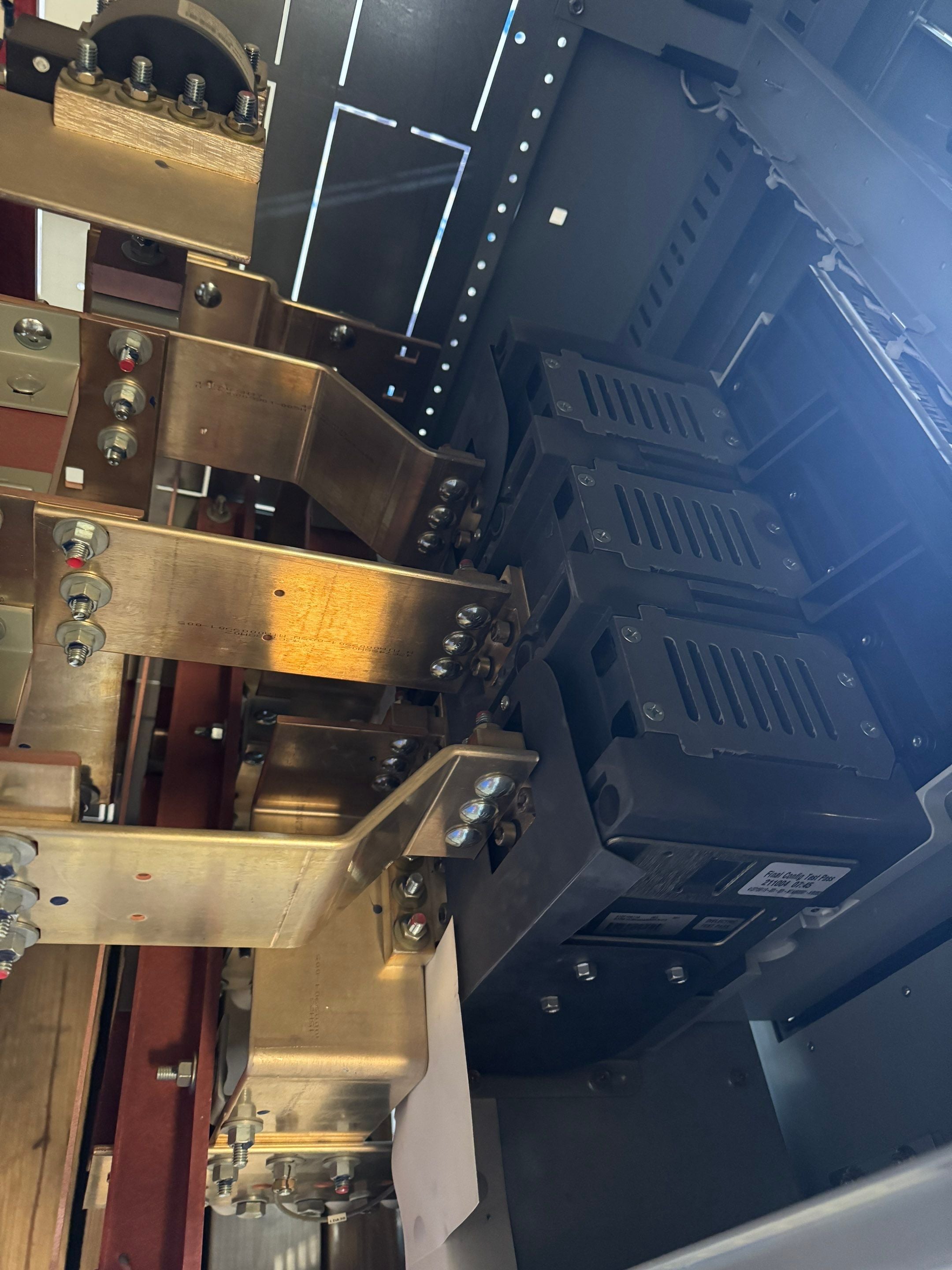 Eaton RYR6163B Circuit Breaker 1600A 3P 600V PXR25 LSIG Maintenance Mode New