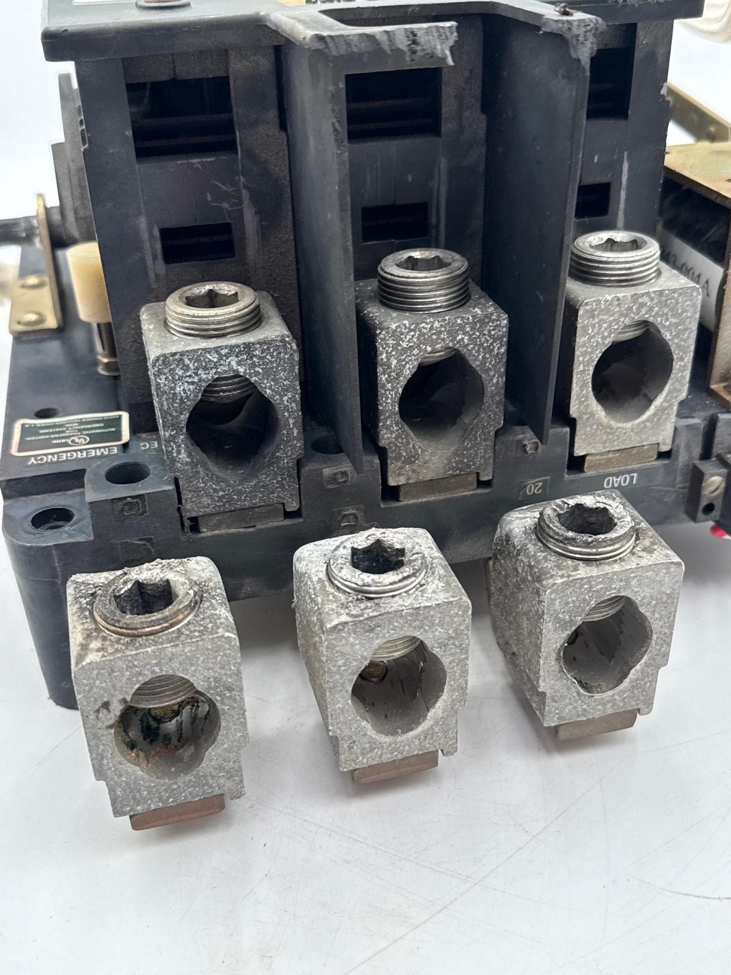 ASCO Series 300 Automatic Transfer Switch 400A 480V 50-60Hz E00300030400N100 Used