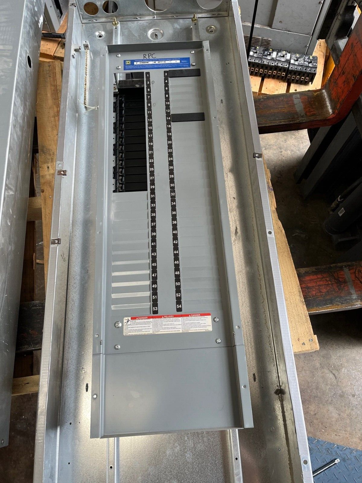 Square D NF Panelboard 600A 480/277V 3PH 4W 54 Circuit Main Lug MLO Indoor Encl P572 Used