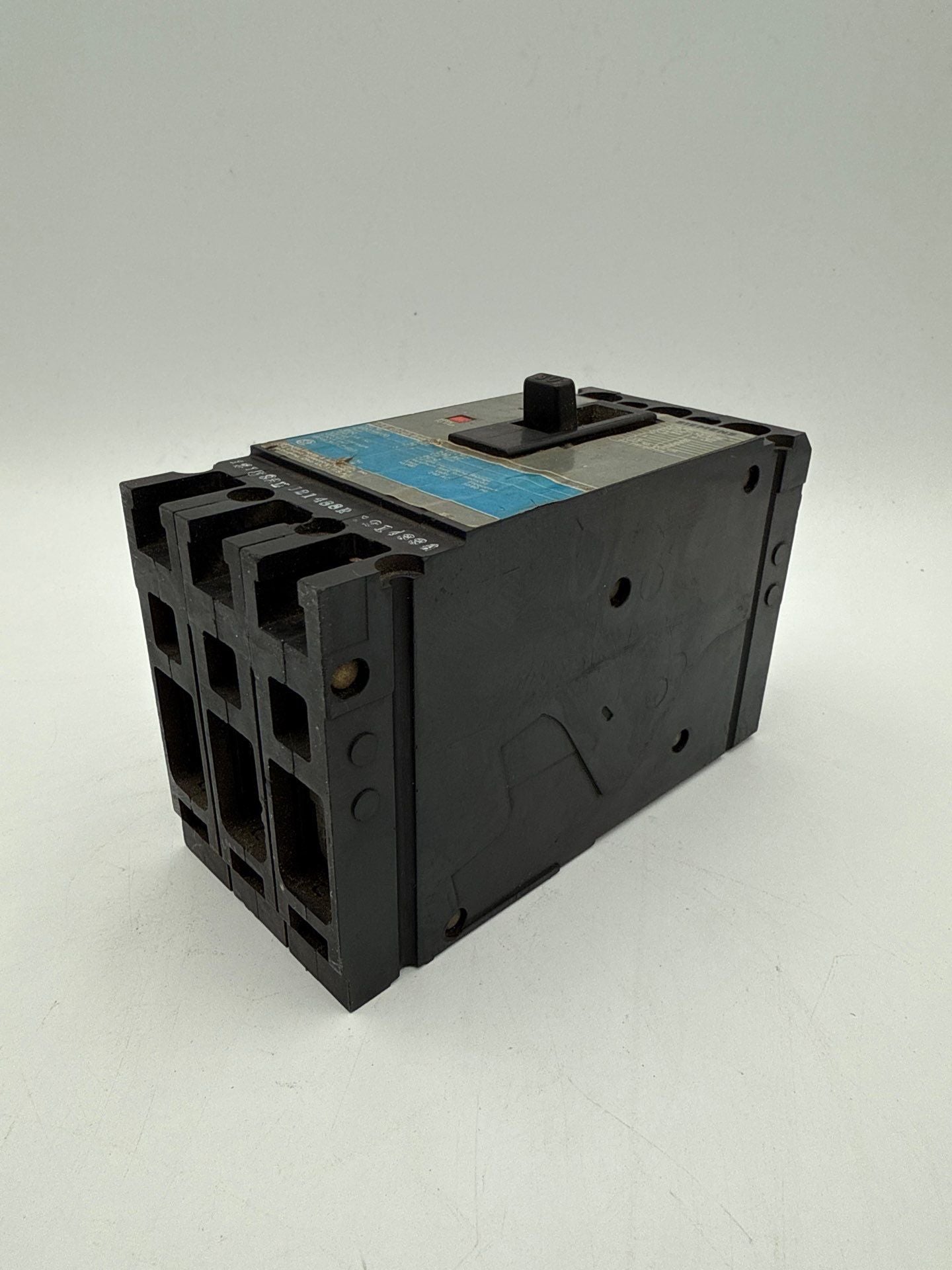 Siemens ITE ED23B030 Circuit Breaker 30A 3P 240V ED2 30 Amp 3 Pole Used