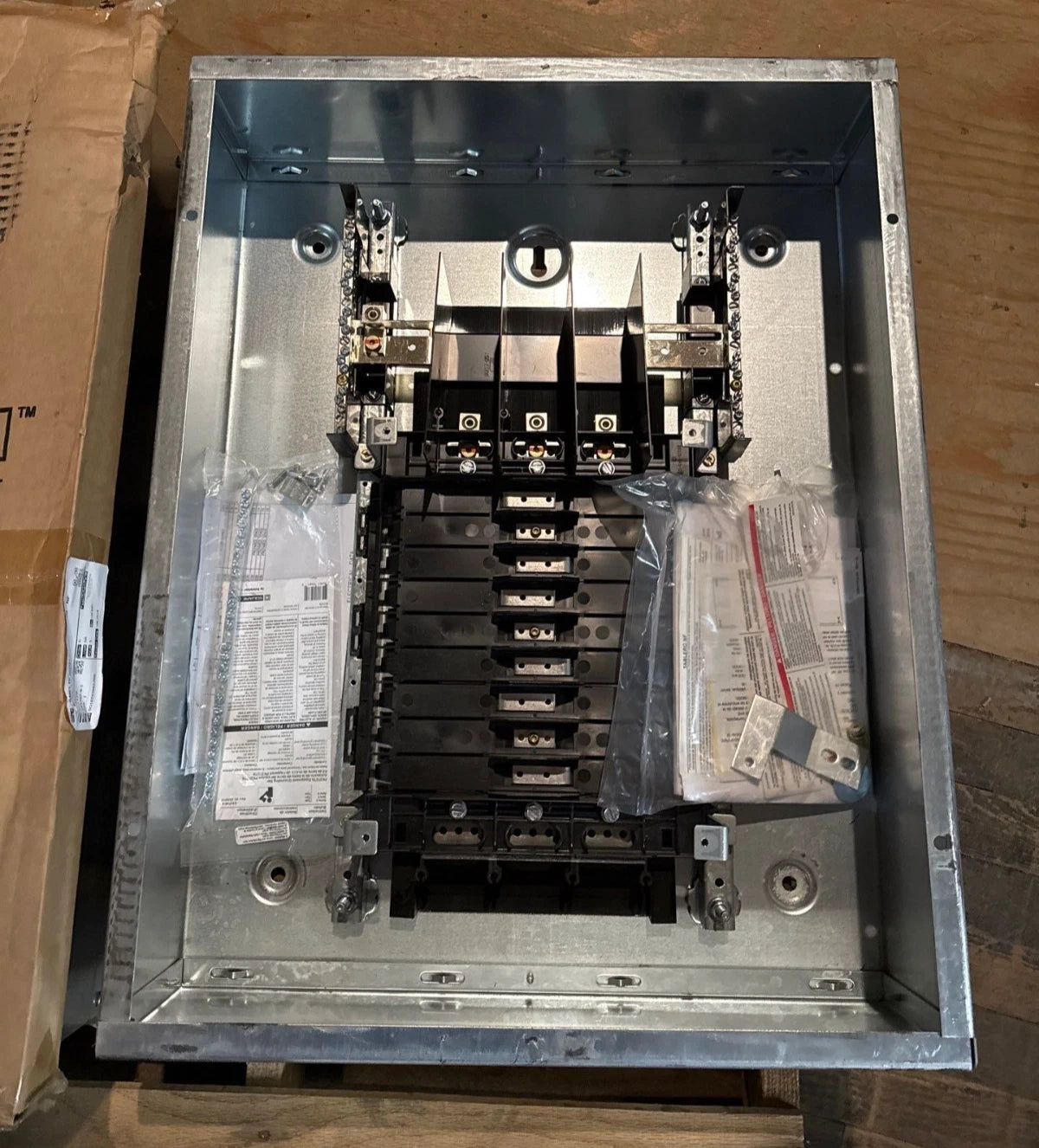 Square D NF Panelboard 100A 480/277V 3PH 4W MLO Panel 100 Amp 18 Cir MH26BE New New