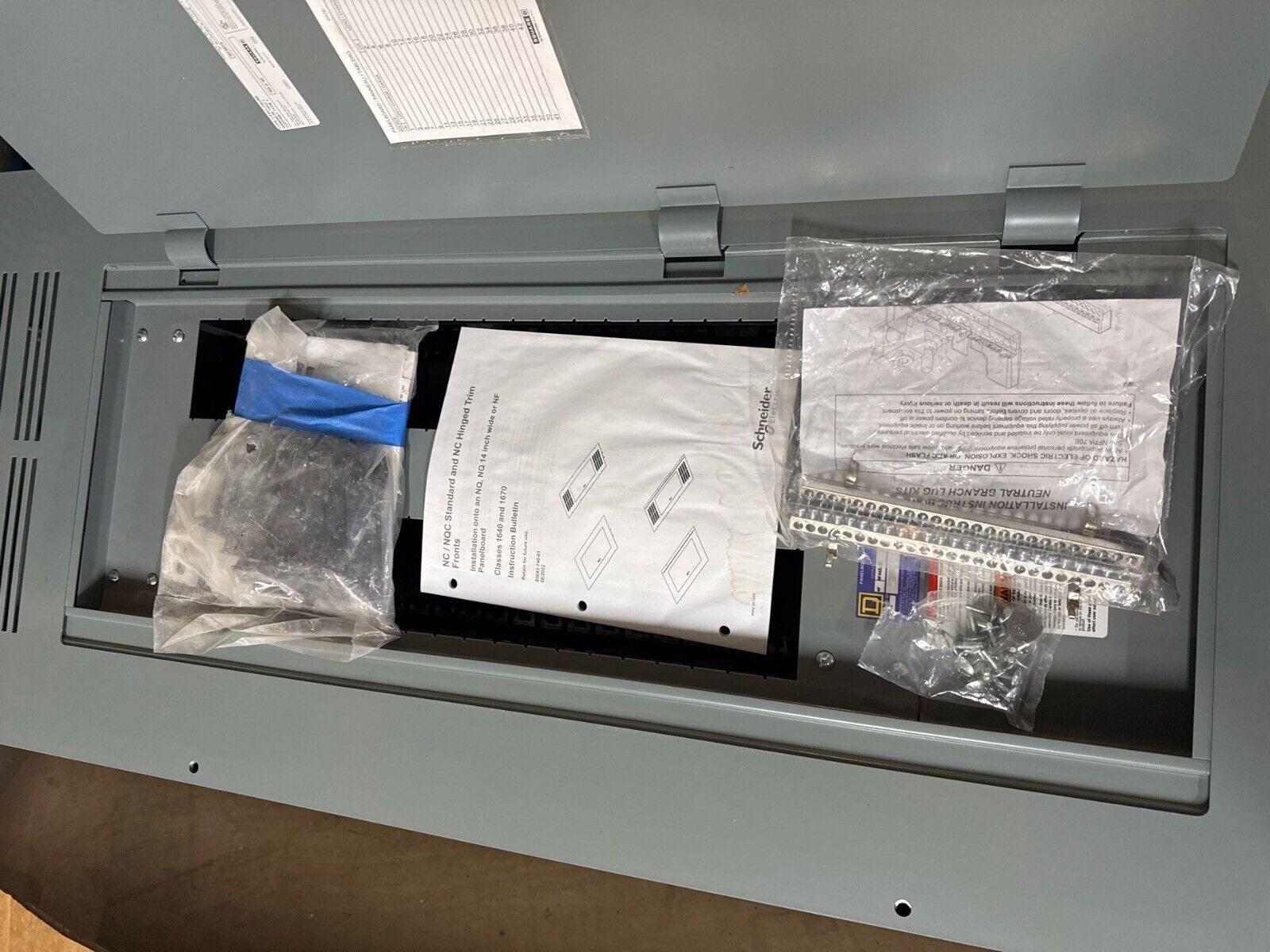 Square D NF442L4C NF Panelboard 400A 600Y/347V 3PH 4W 42 Cir Indoor Encl MLO P657 New