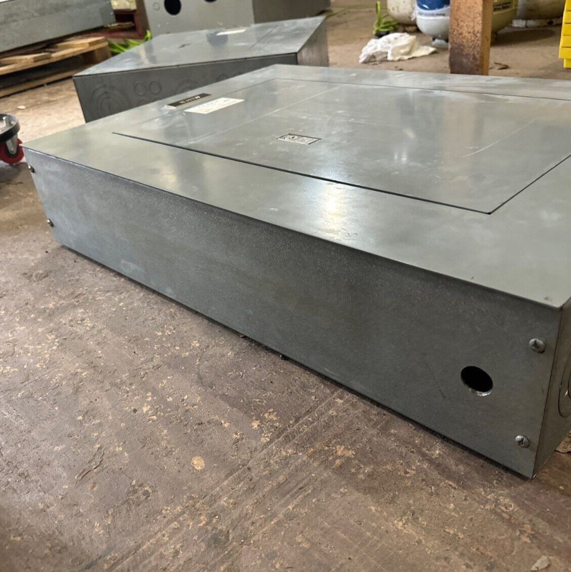 Square D NEHB Panelboard 125A 480Y/277V 3PH 4W Indoor Encl 18 Cir MLO Main Lug P482 Used