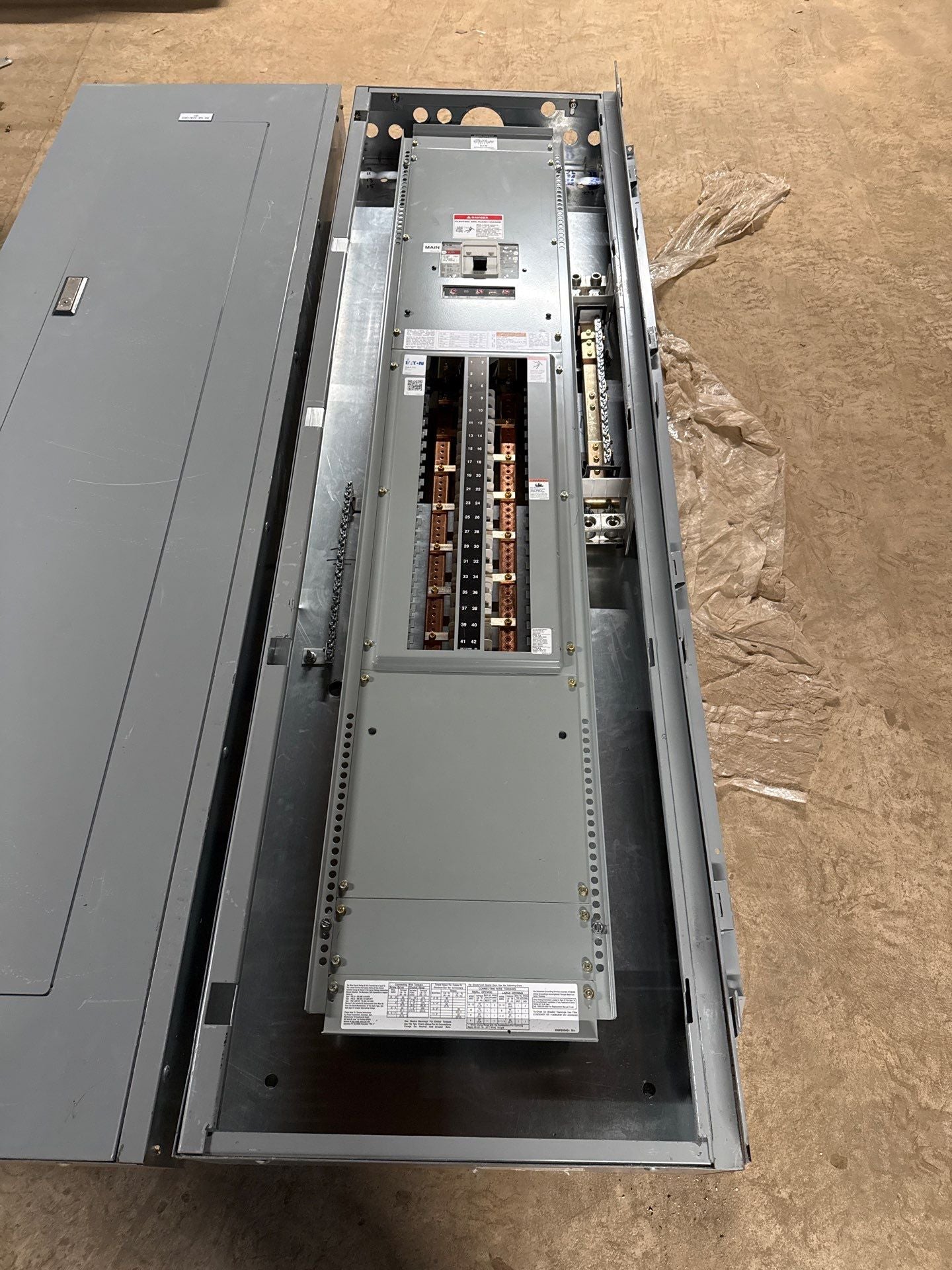 Eaton PRL1A Panelboard 300A 208/120V 3PH 4W MCB Panel 300 Amp DK3300 42 Cir Used