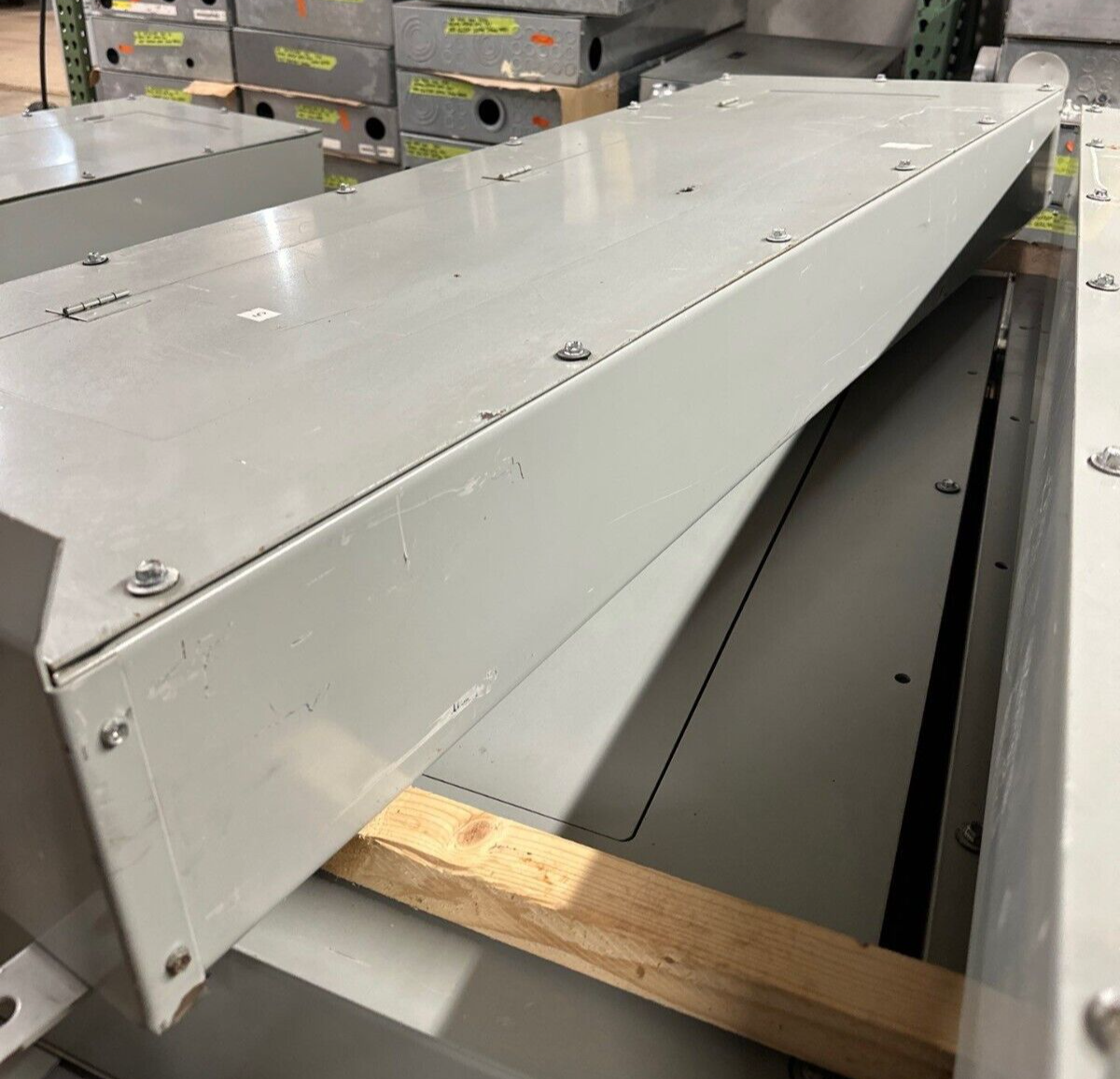 Eaton PRL3A Panelboard 400A 480Y/277V 3PH 4W Main Lug MLO 18 Cir 3R Outdoor Encl P291 Used