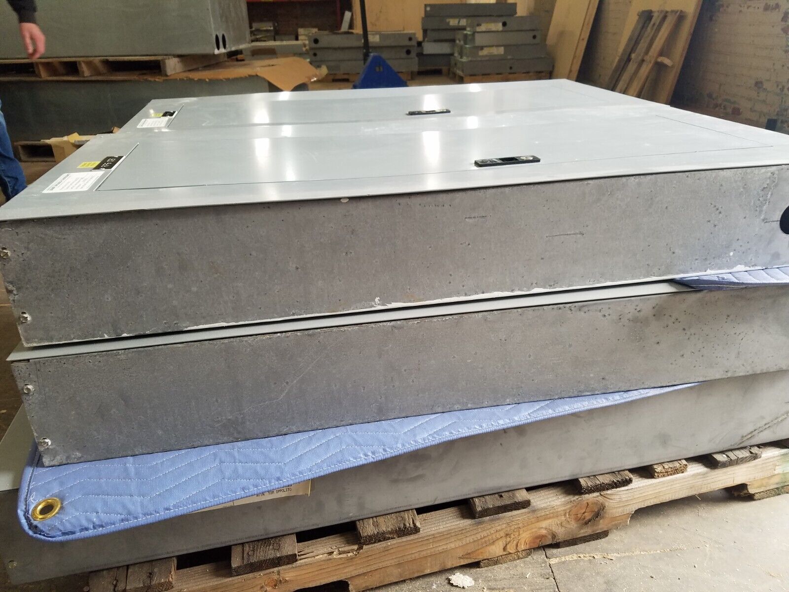 GE AQF3421MBX Panelboard 125A 208Y/120V 3PH 4W 42 Circuit Main Lug MLO 125 Amp P008 Used