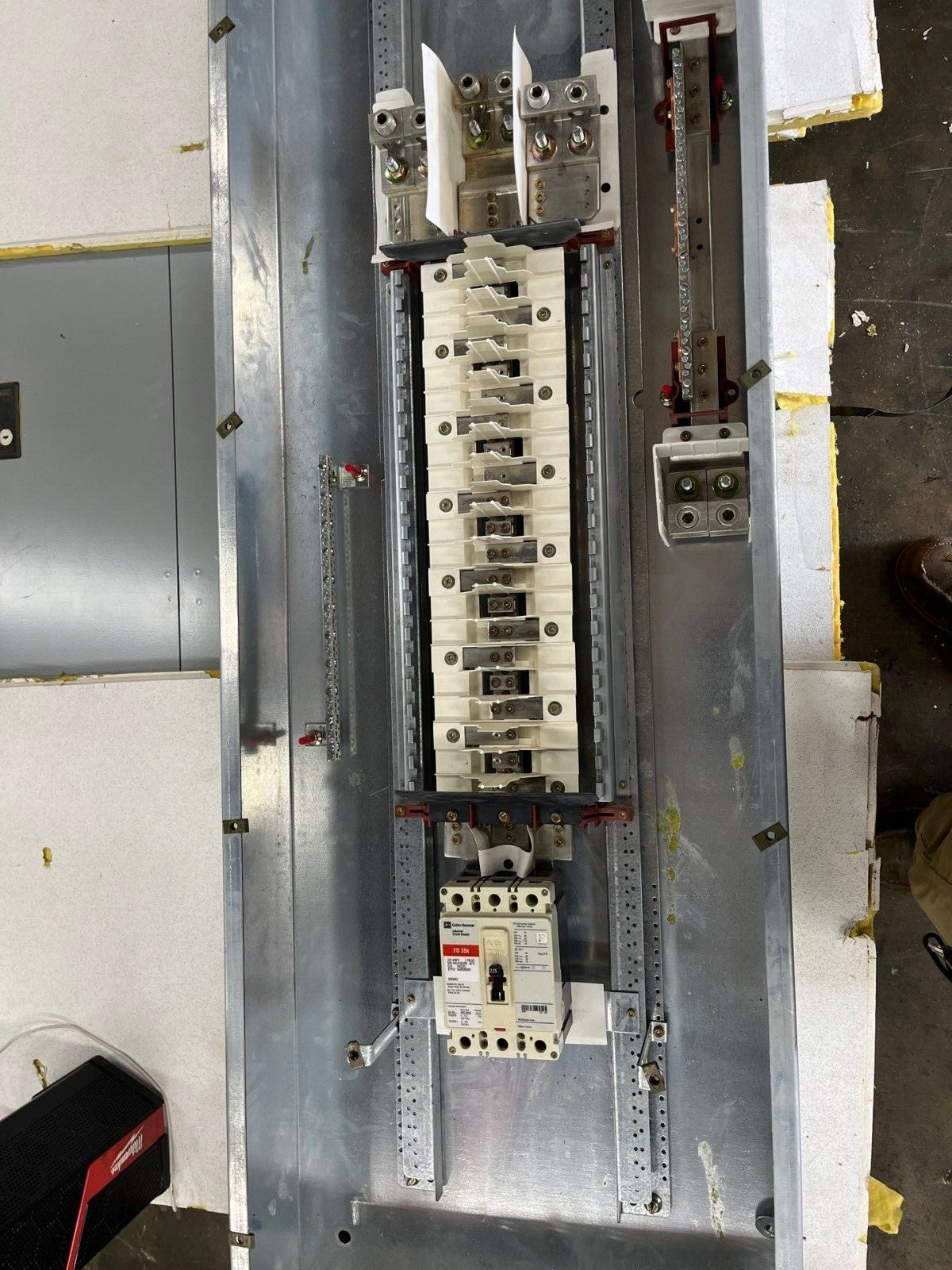 Cutler Hammer PRL2A Panelboard 400A 277/480V 3PH 42 Cir Indoor Encl FD3225 MLO P579 Used