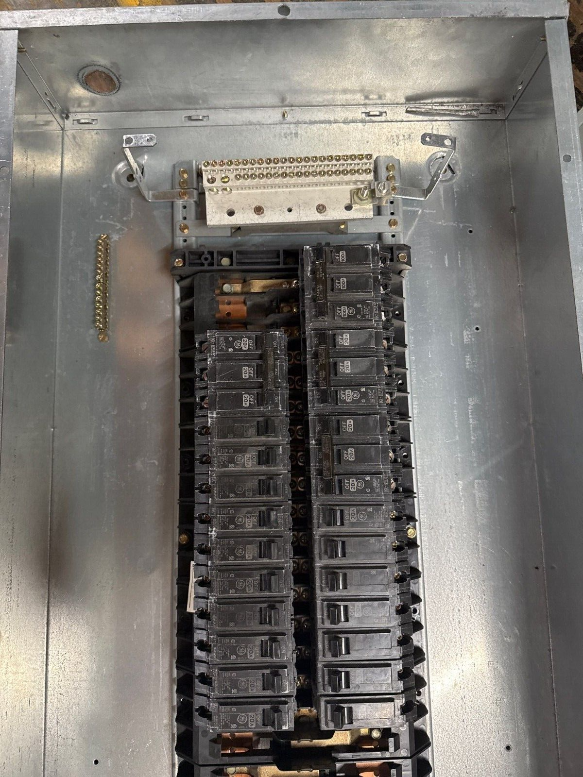 GE AQF3421ATX Panelboard 125A 208/120V 3PH 4W MCB THQB32100 Indoor Encl 42 Cir Used