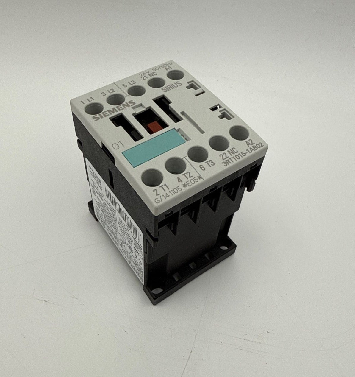 Siemens 3RT1015-1AB02 Contactor 7A 3P 600V Coil 24V SIZE S00 1NC New