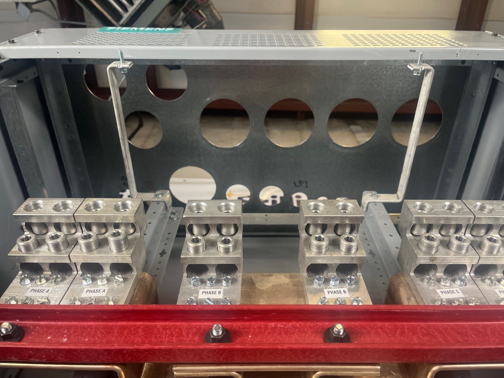 Siemens SB Switchboard 2000A 480/277V 3PH 4W MLO Indoor Encl 2000 Amp Used