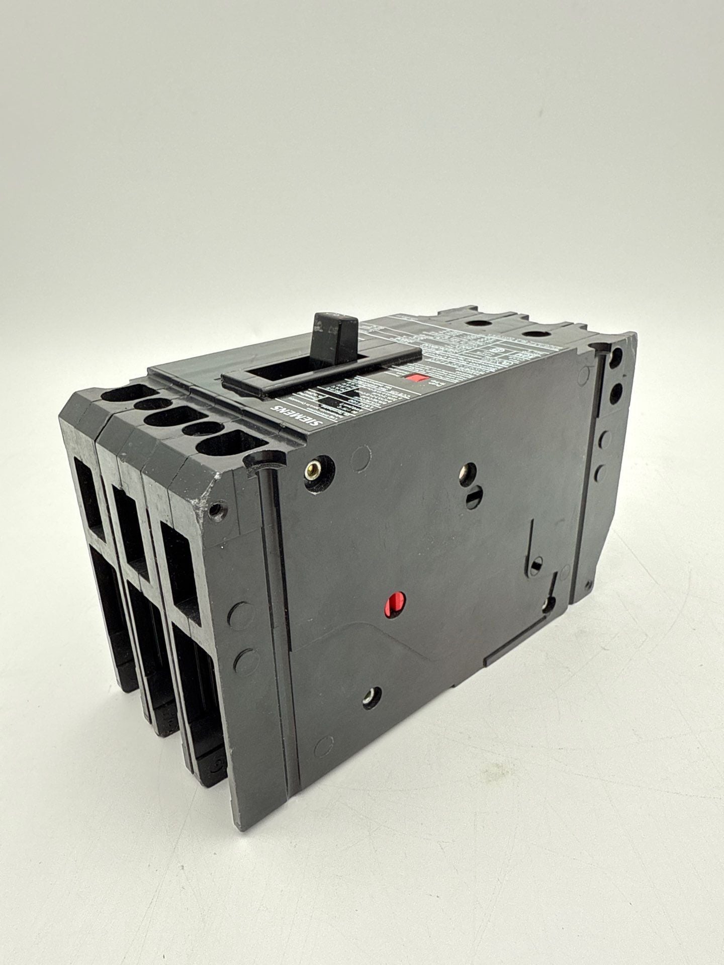 Siemens HHED63B030 Circuit Breaker 30A 3P 600V HHED Bolt On 30 Amp 3 Pole Used