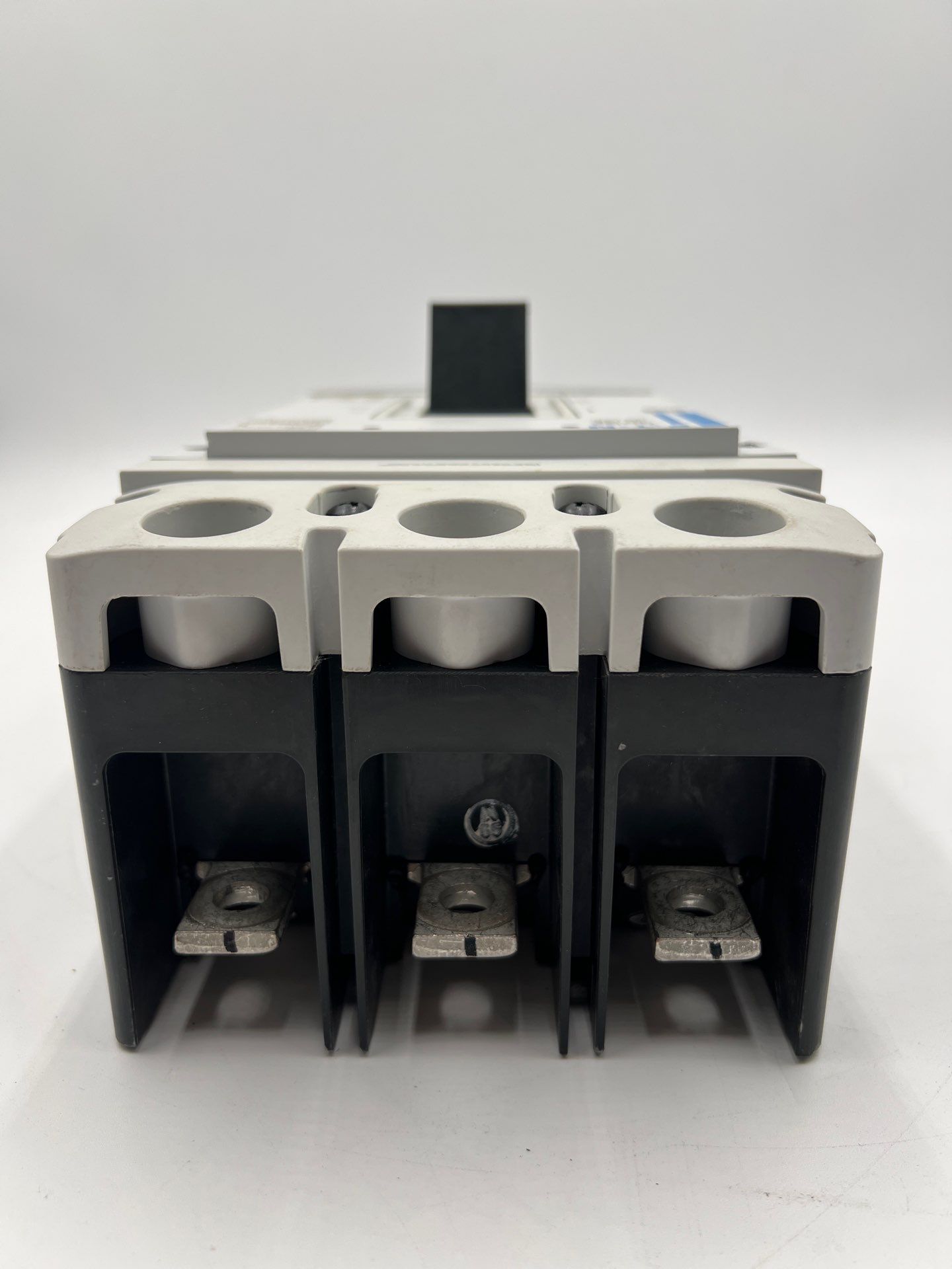 Eaton PDD33G0400TFAN Circuit Breaker 400A 3P 240V PDD 400 Amp 3 Pole Used