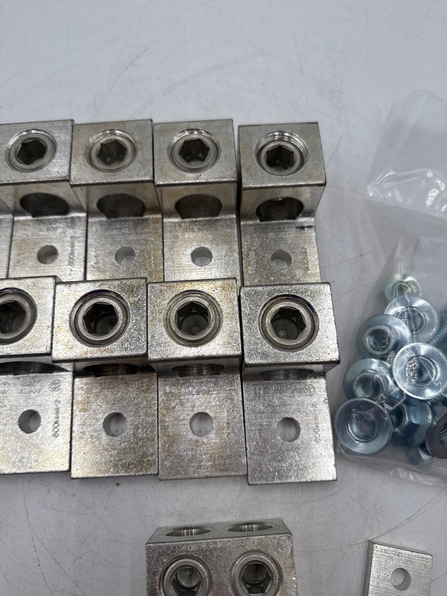 Square D DASKGS600 Lug Kit Aluminum 600A 600kcmil to 2 AWG Transformer Acc New