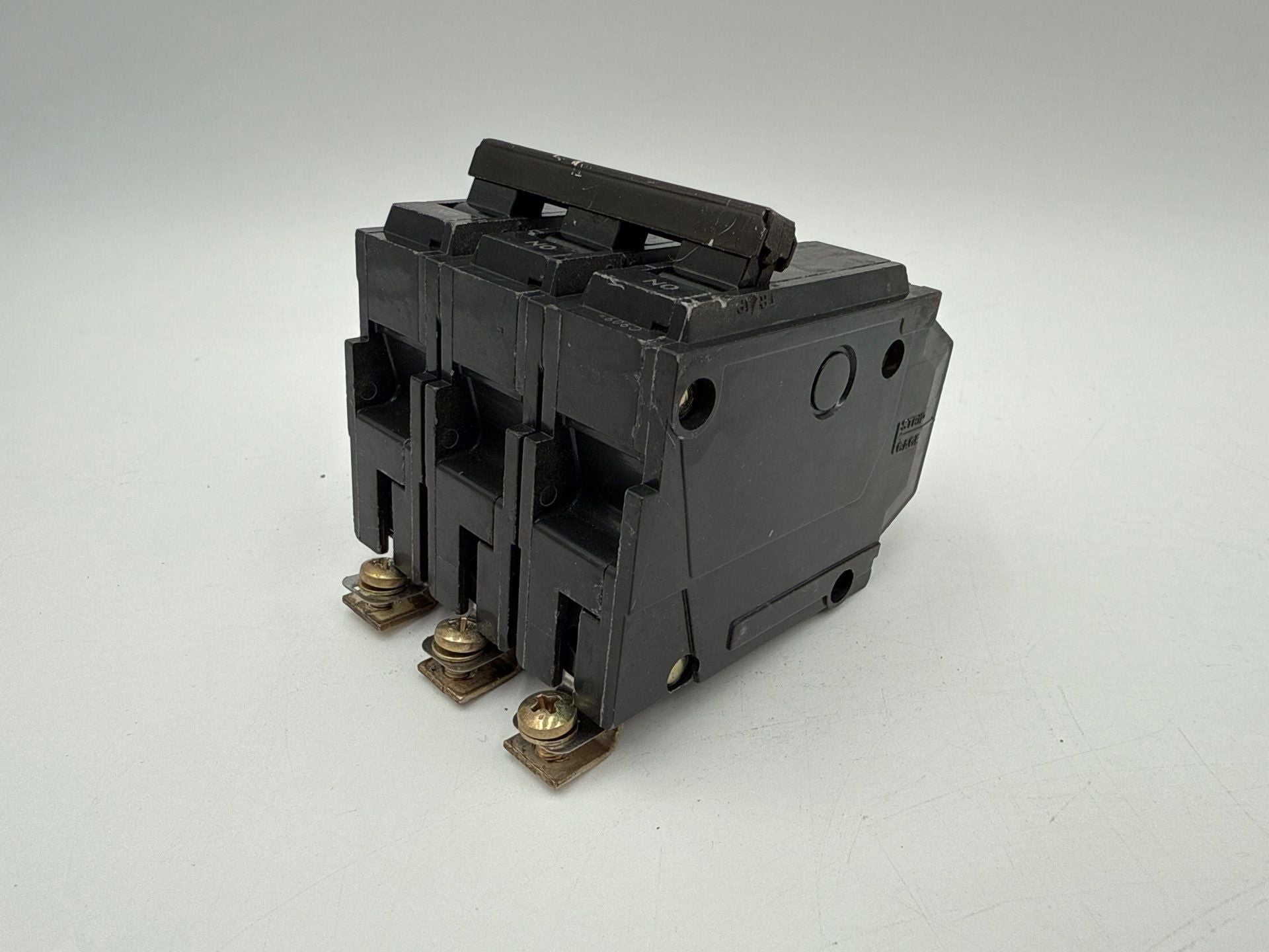 GE THQB32030 Circuit Breaker 30A 3P 240V THQL Bolt On 30 Amp 3 Pole Used