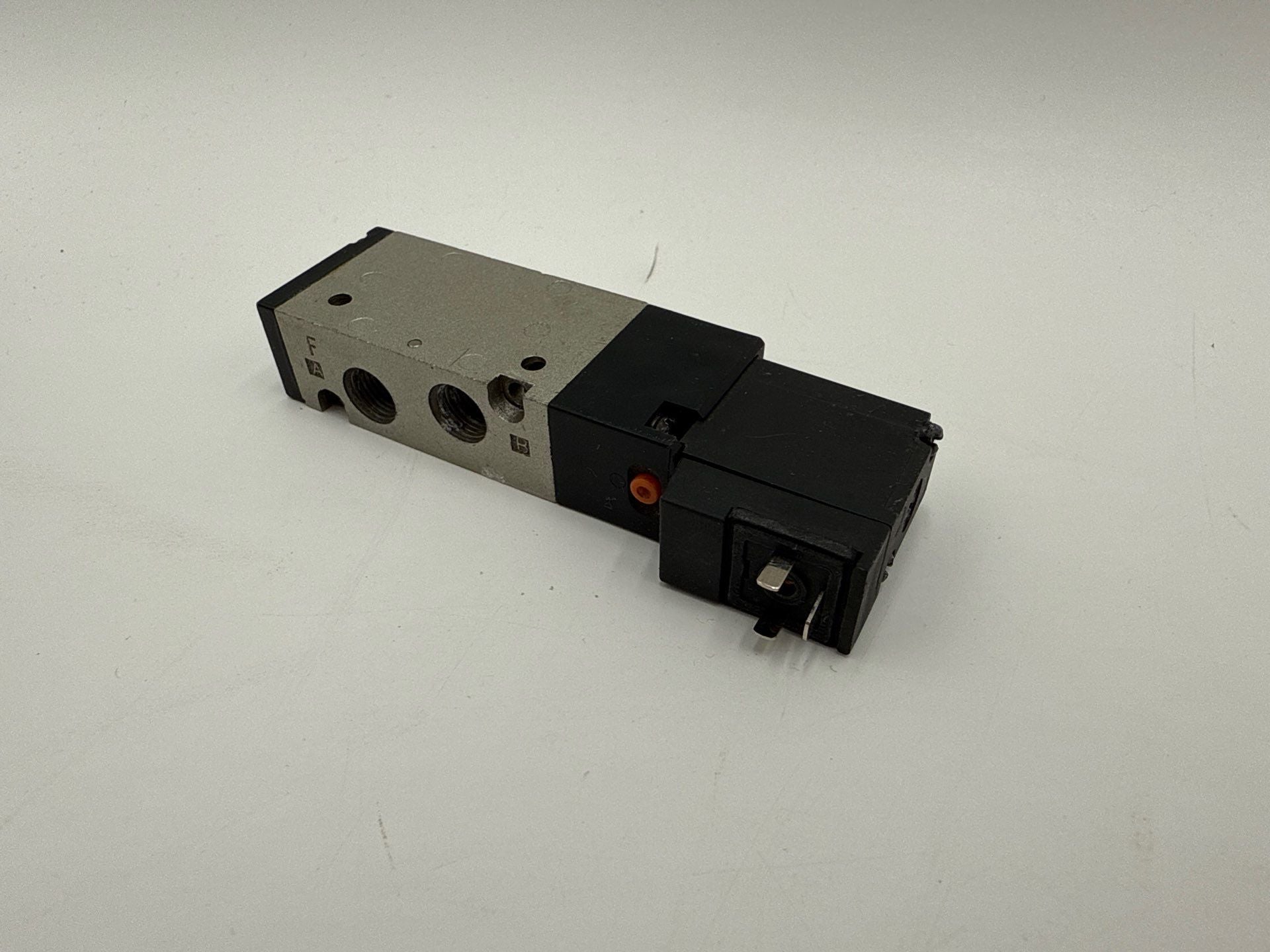 SMC EVZ5120 Solenoid Valve 1.5-7bar 5 Port Used