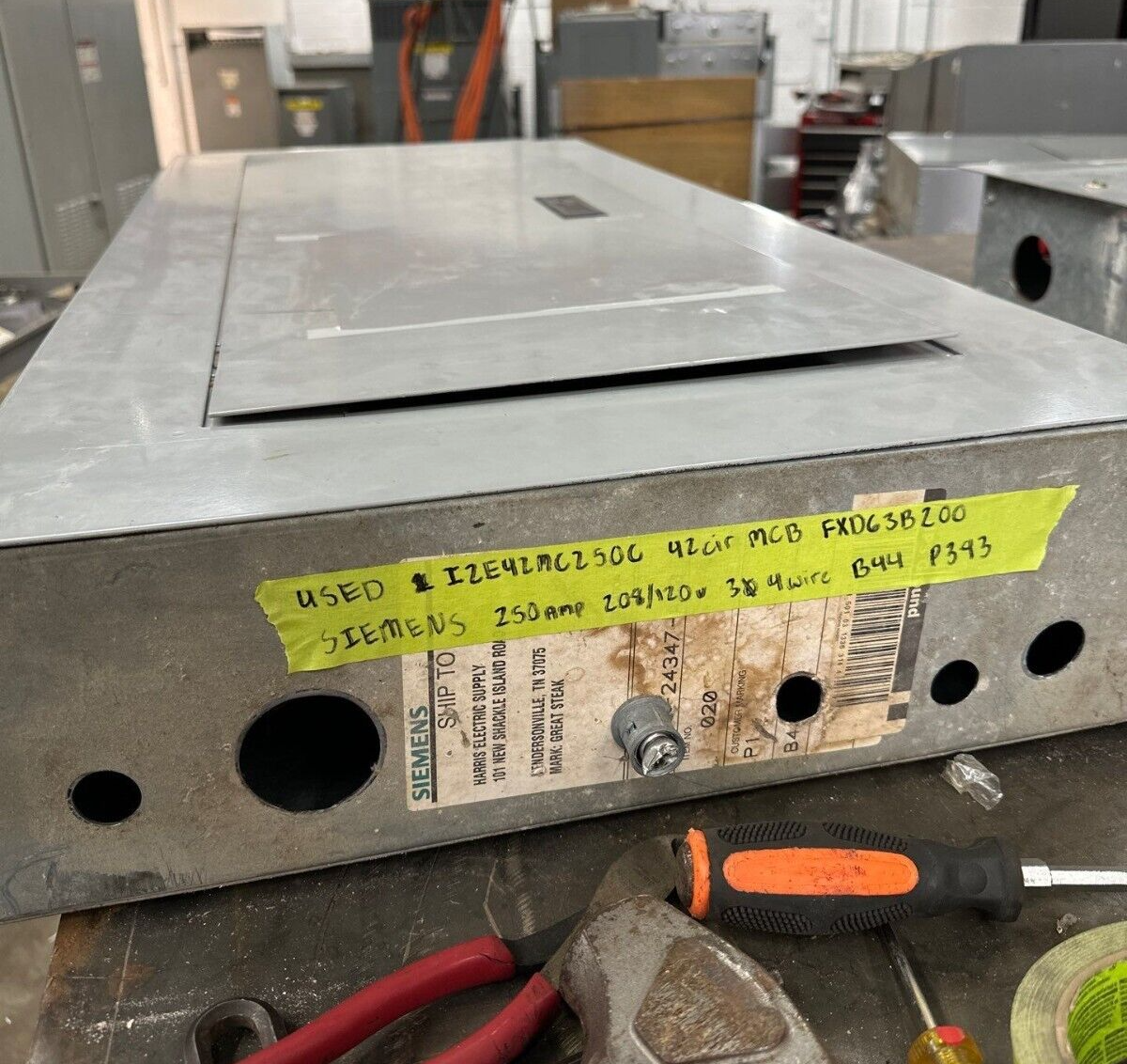 Siemens I2E42MC250C S2 Panelboard 250A 480/277V 3PH 4W Indoor Encl FXD63B200 P393 Used